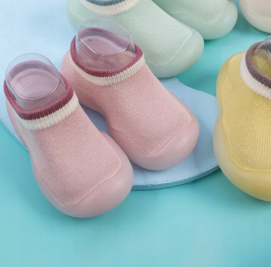 Skarpetobuty z gumową podeszwą KAPCIE dla dziewczynki 22/23 13,5cm 12-18msc Rozmiar (new) 22