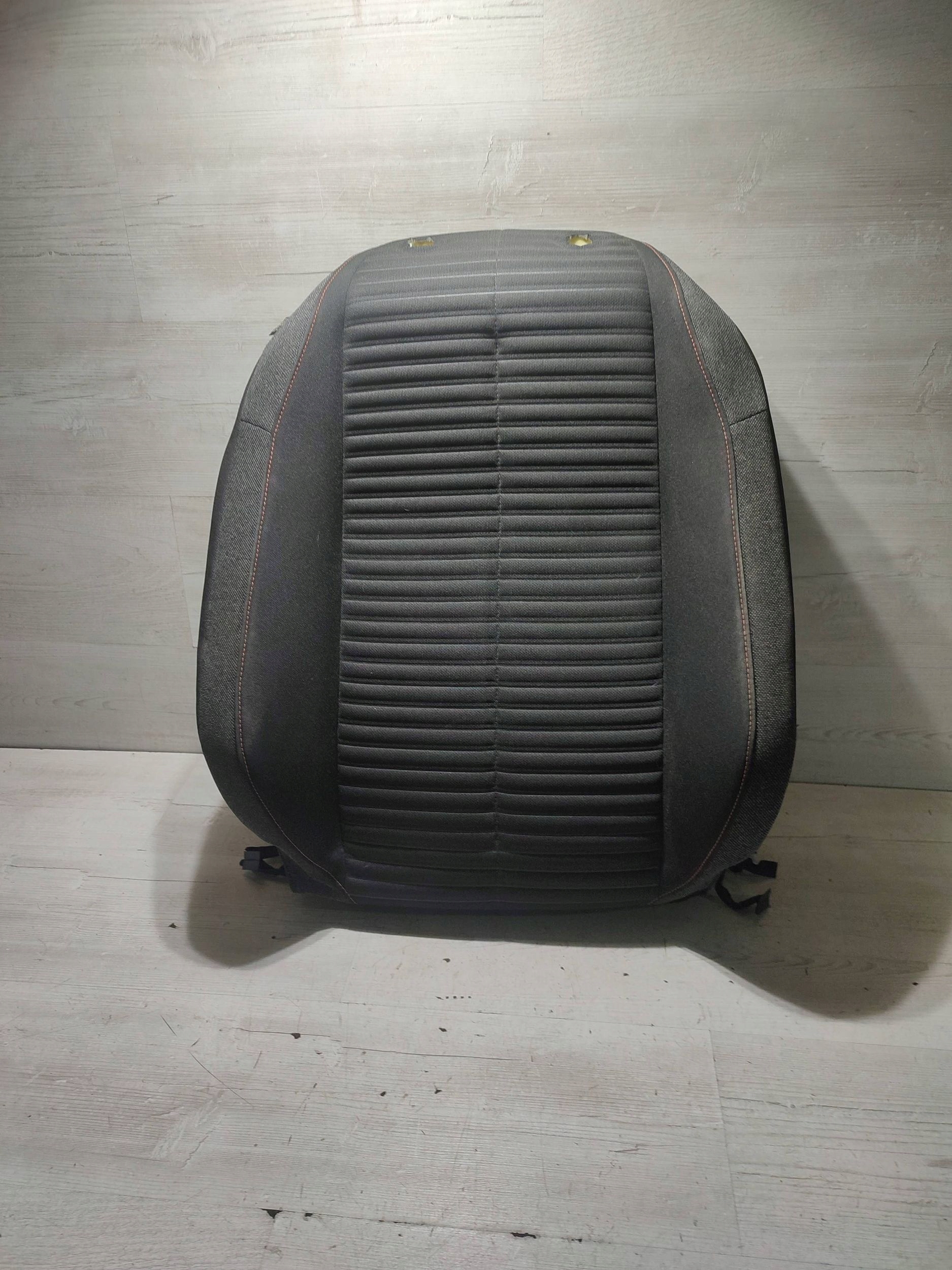 Peugeot 2008 II 2020 front side right side seat oparcie