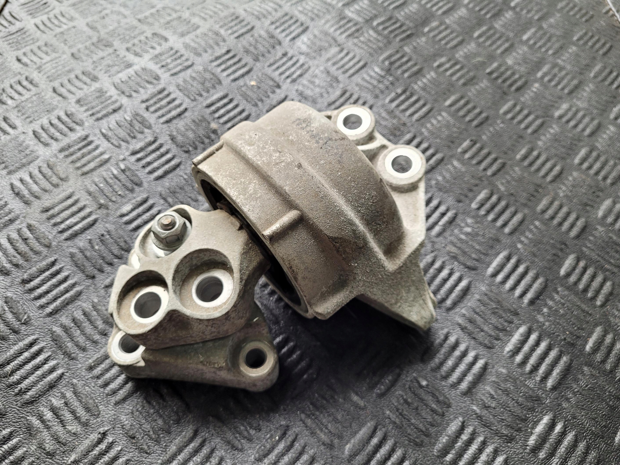supporto staffa Motore 10012312 cambio MG HS e 1.5 T TGI AUTOMAT