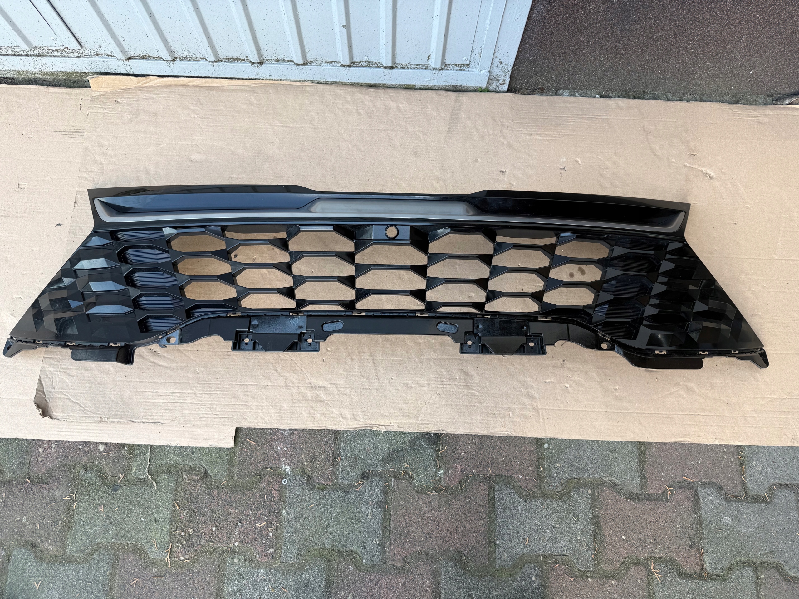 KIA SPORTAGE V 5 GRILL ATRAPA 86350-R2030 GIELDA