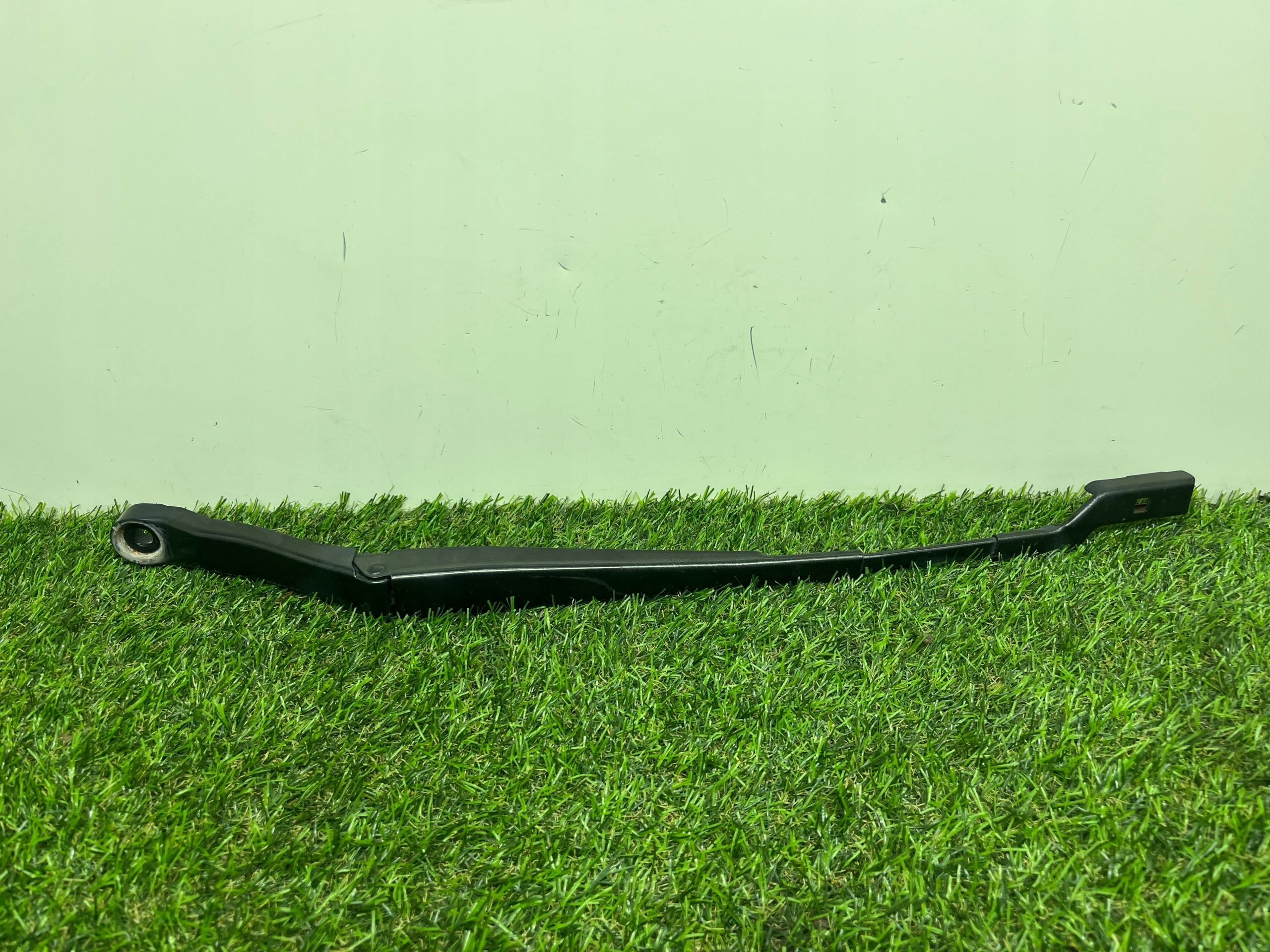 wiper arm front right OPEL AMPERA 1 22742320