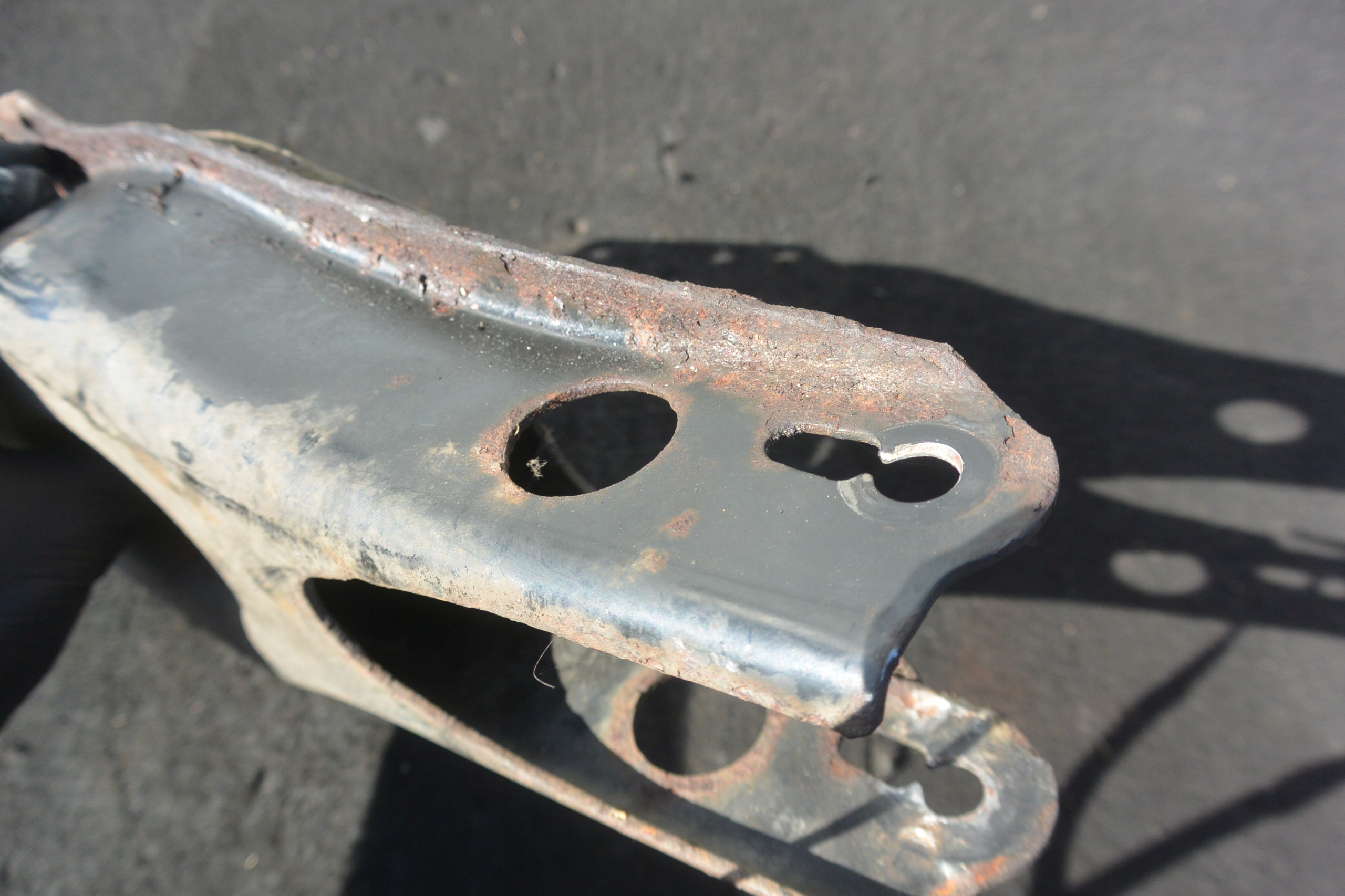 Querlenker hinten unterer links MERCEDES W211 E-KLASA