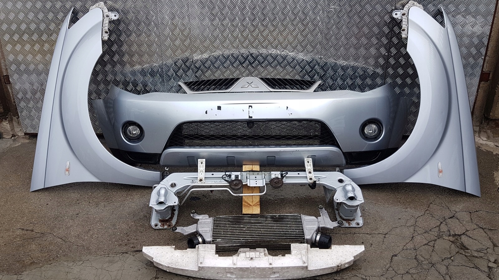 parafango sinistra MITSUBISHI OUTLANDER 06-10 LAK:A31A
