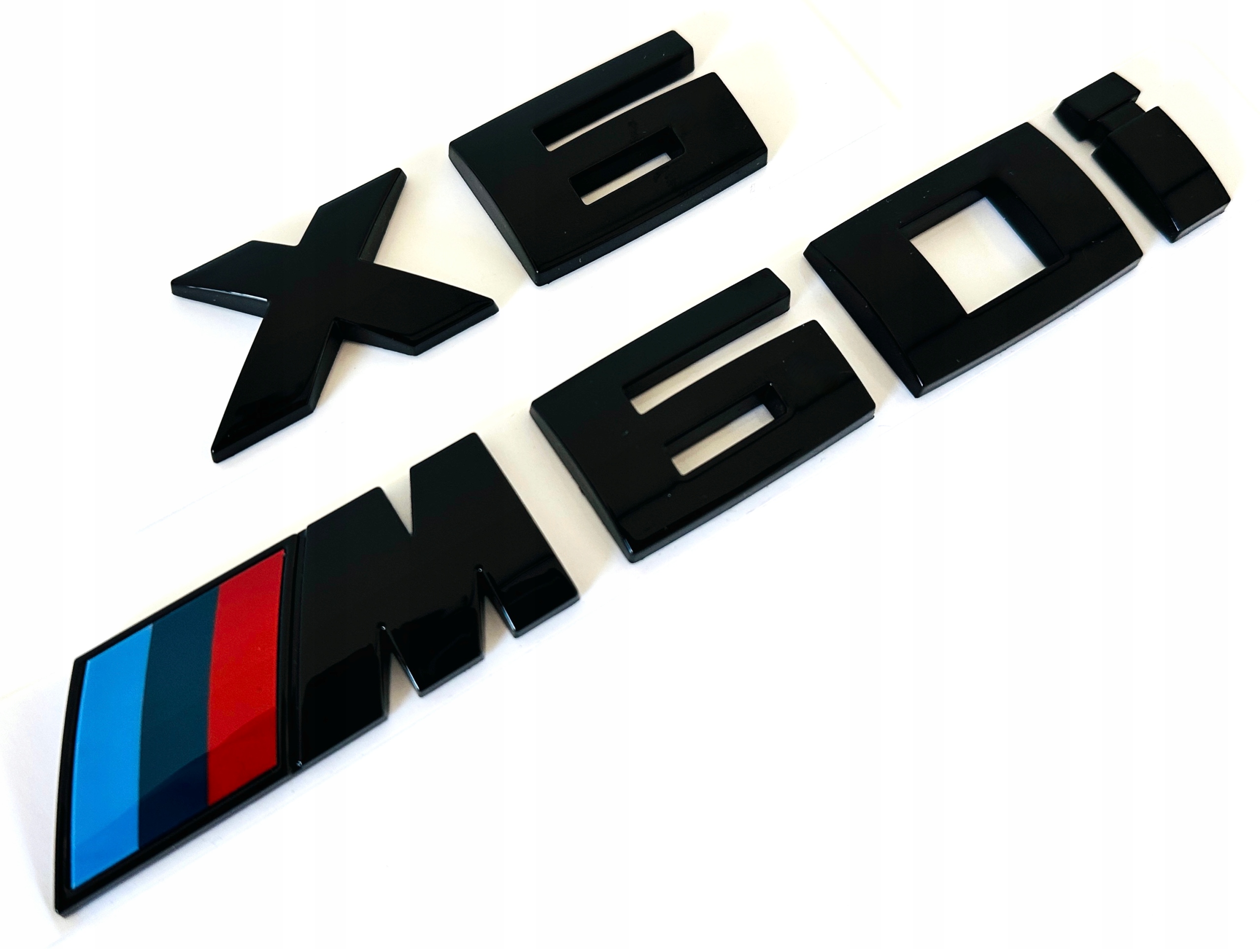 Bmw G06 LCI X6 M60i X6 M 60i Performance emblém logo znak nápis čierny