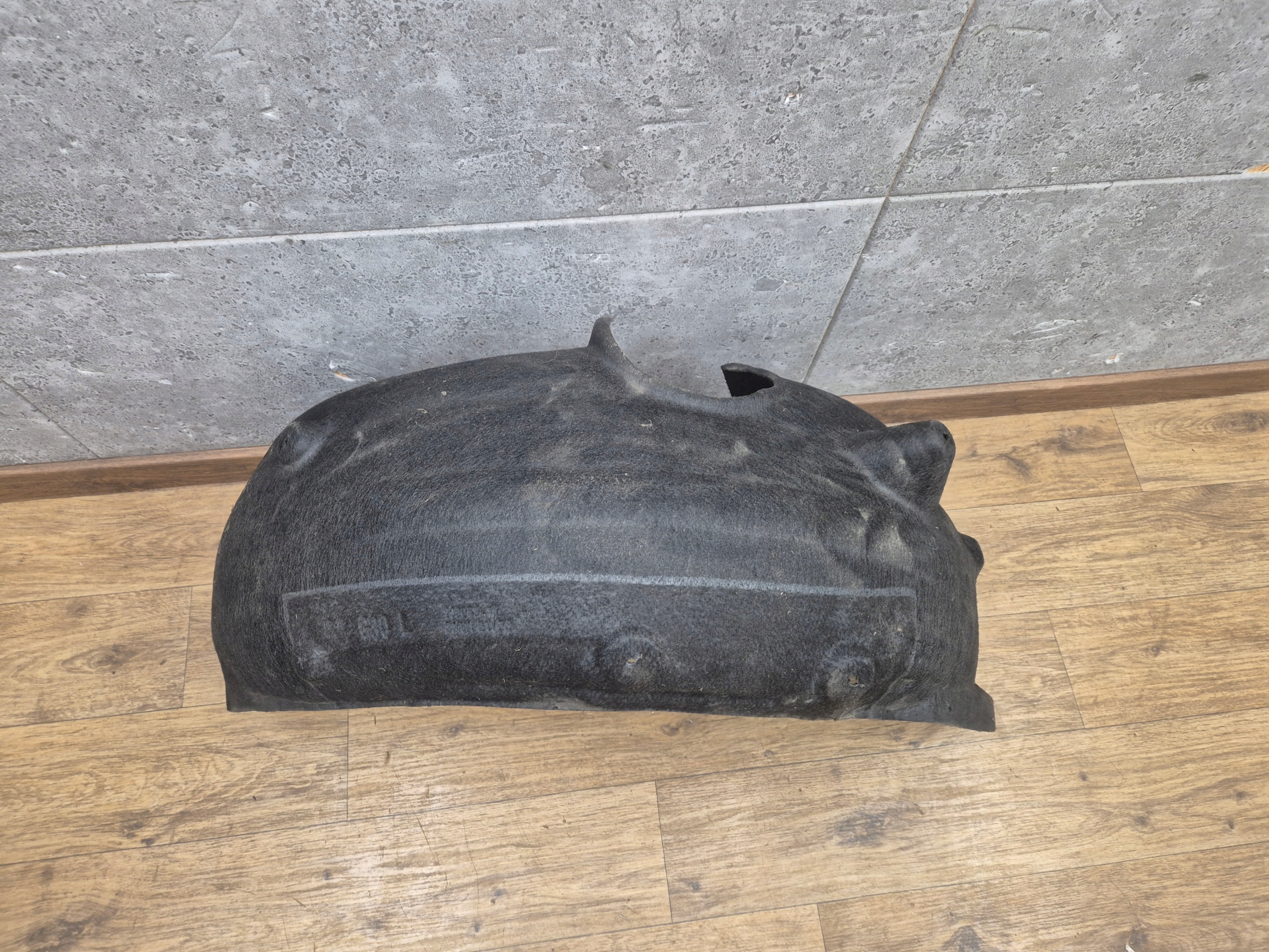 BMW 5 G30 M5 F90 mudguard left rear part left rear. 7351455