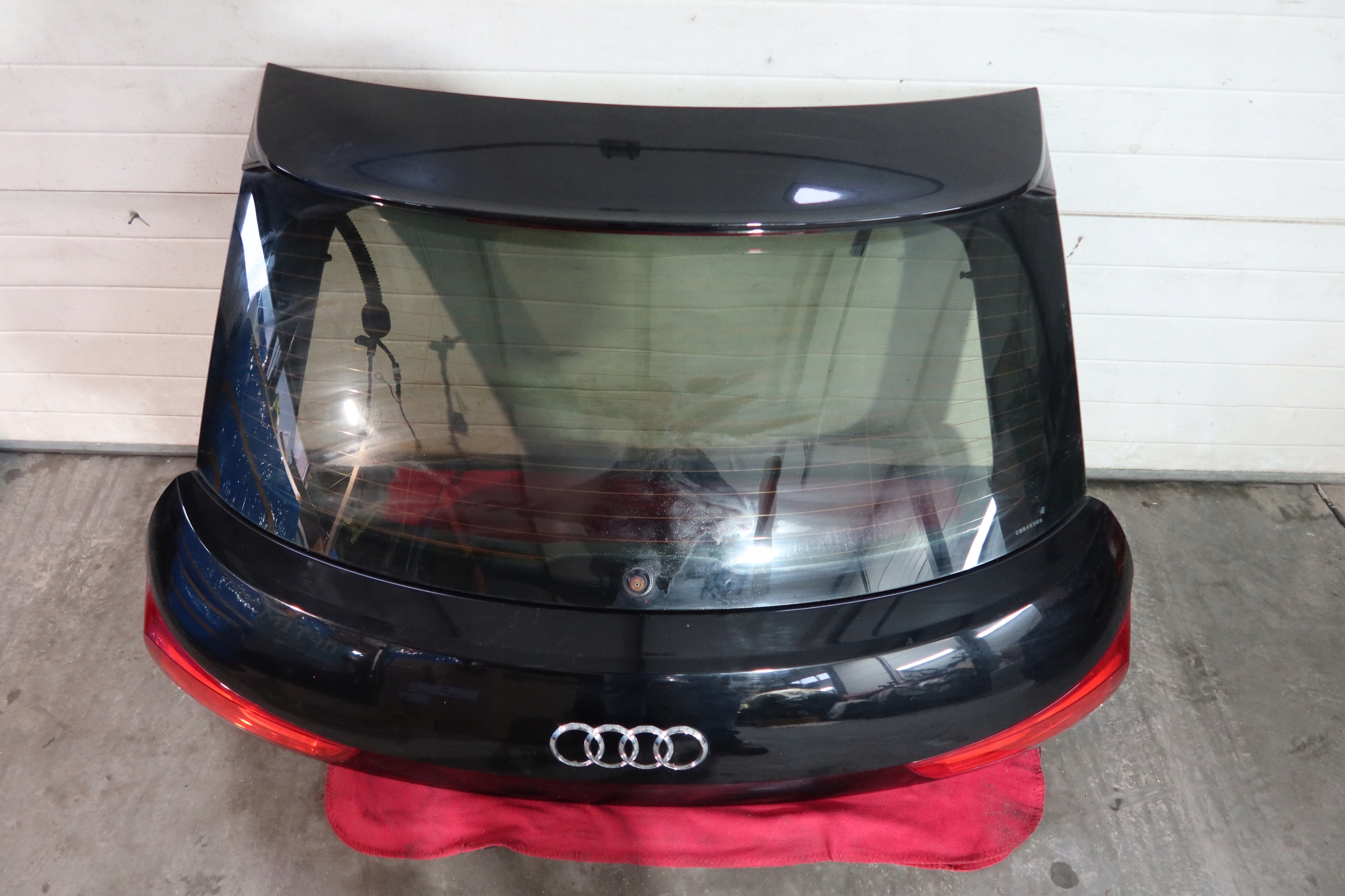 КРЫШКА БАГАЖНИКА AUDI A1x 3 ДВЕРИ ЦВЕТ Ly9b