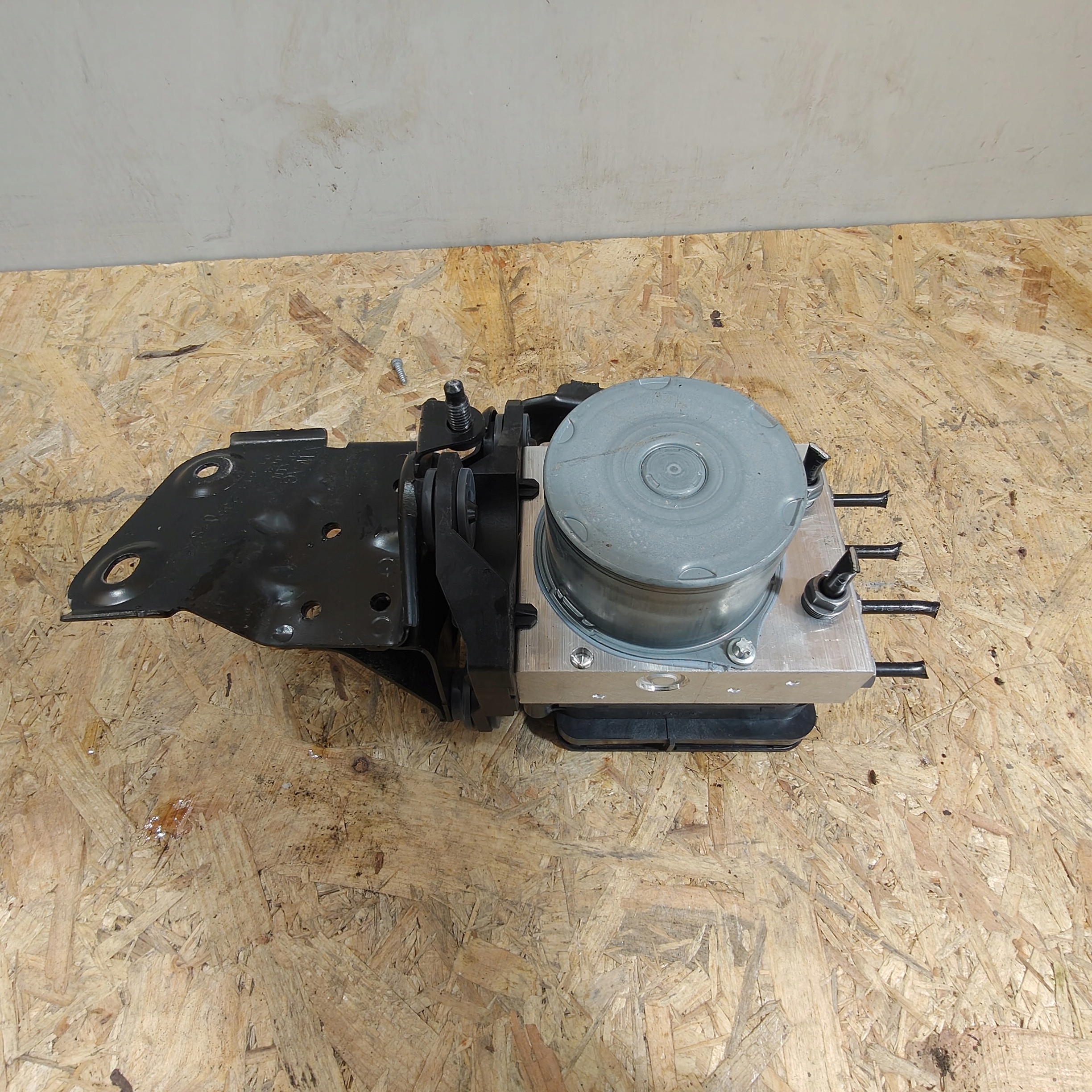 pump ABS brake plus holder SKODA FABIA IV