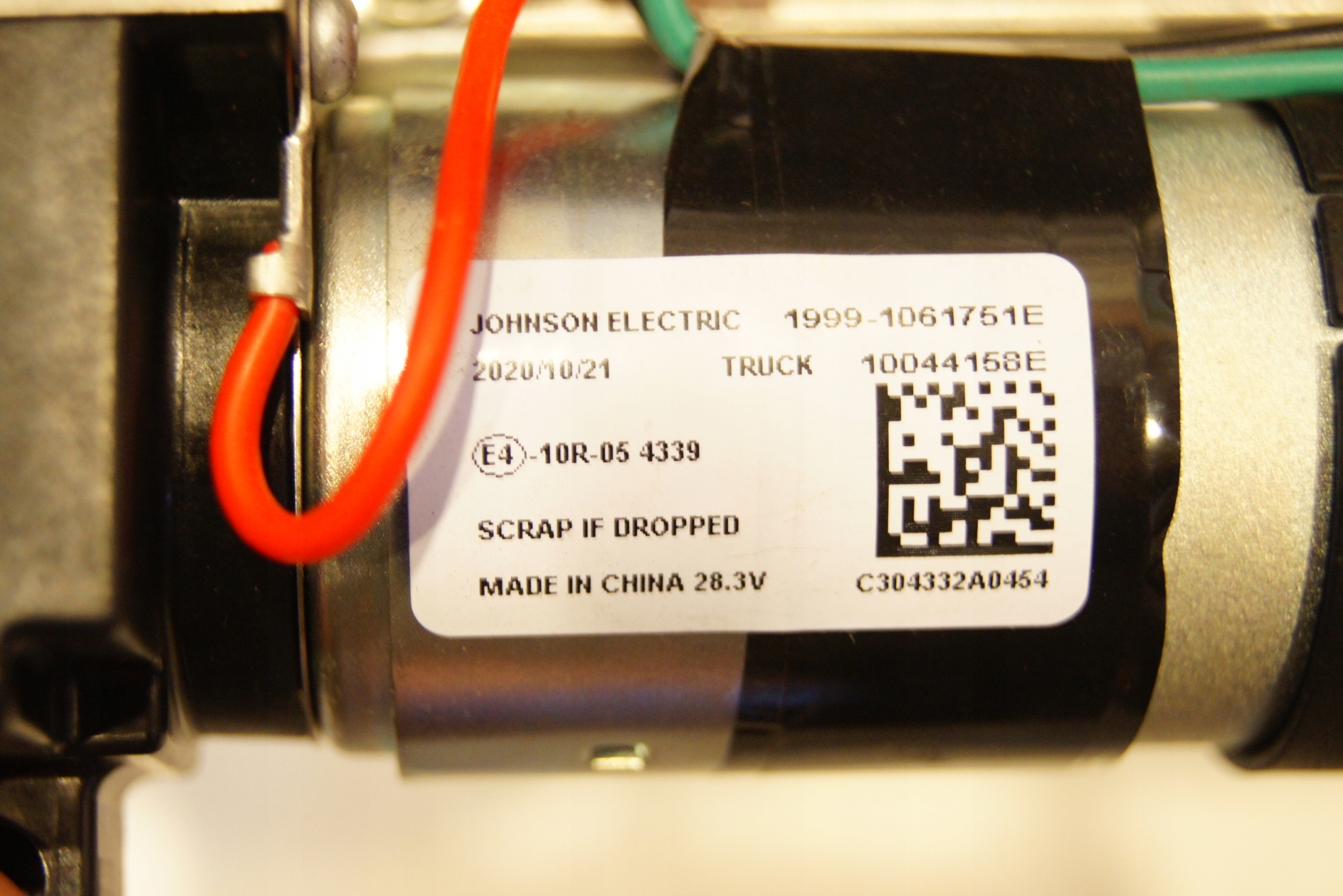 1999-1061751e - двигатель люка VOLVO FH 4