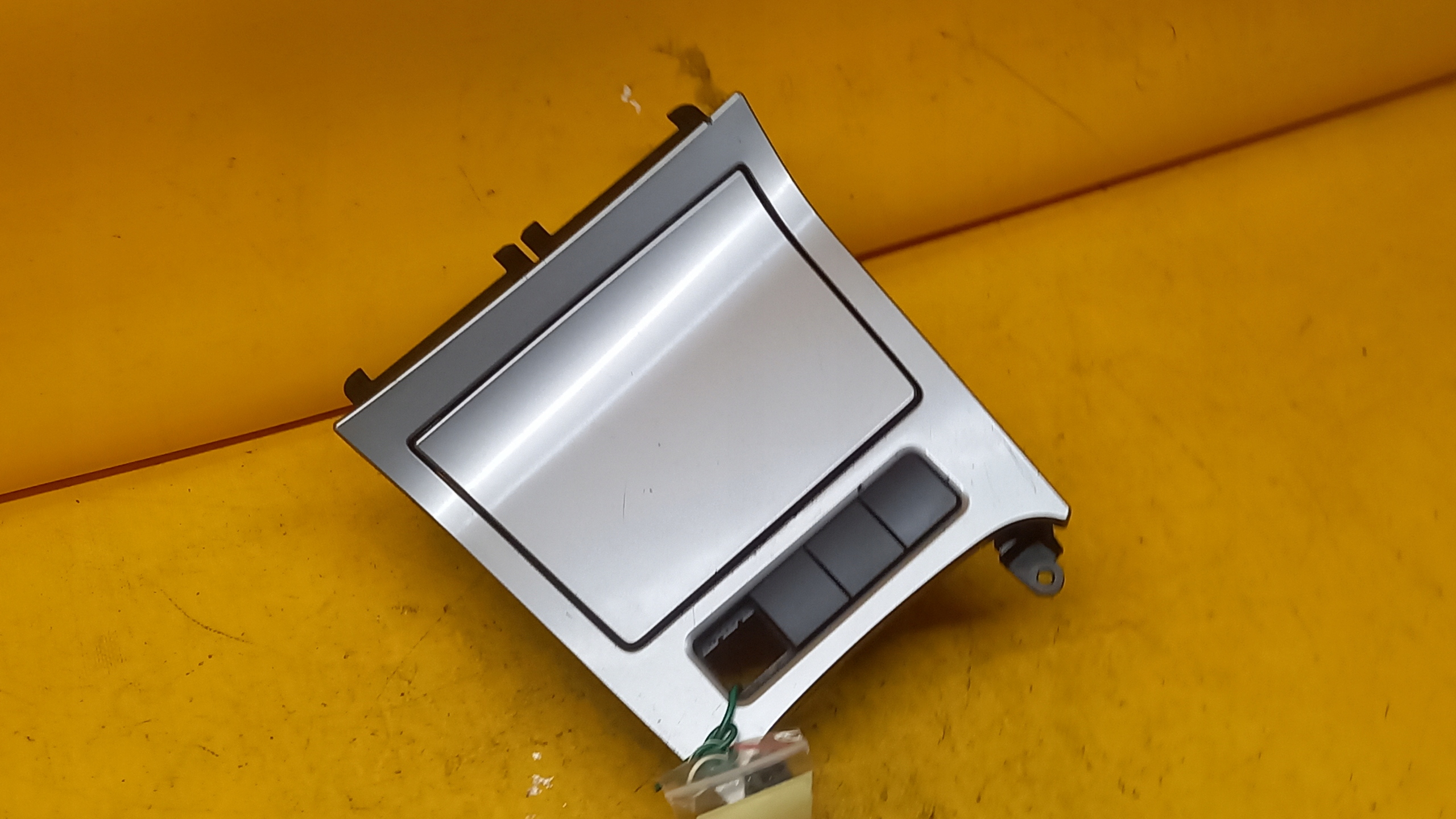 бардачок volkswagen oe 1K0857961
