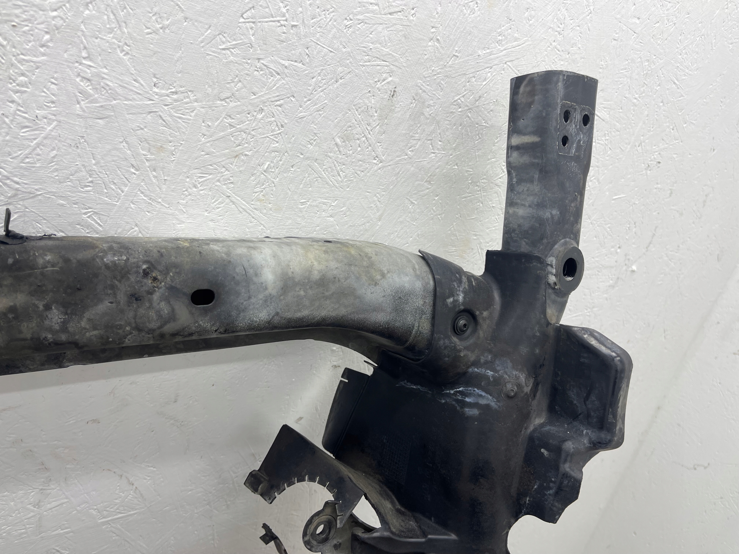 MERCEDES E KLASA W213 213 W238 238 sider subframe front axle beam A2056280057