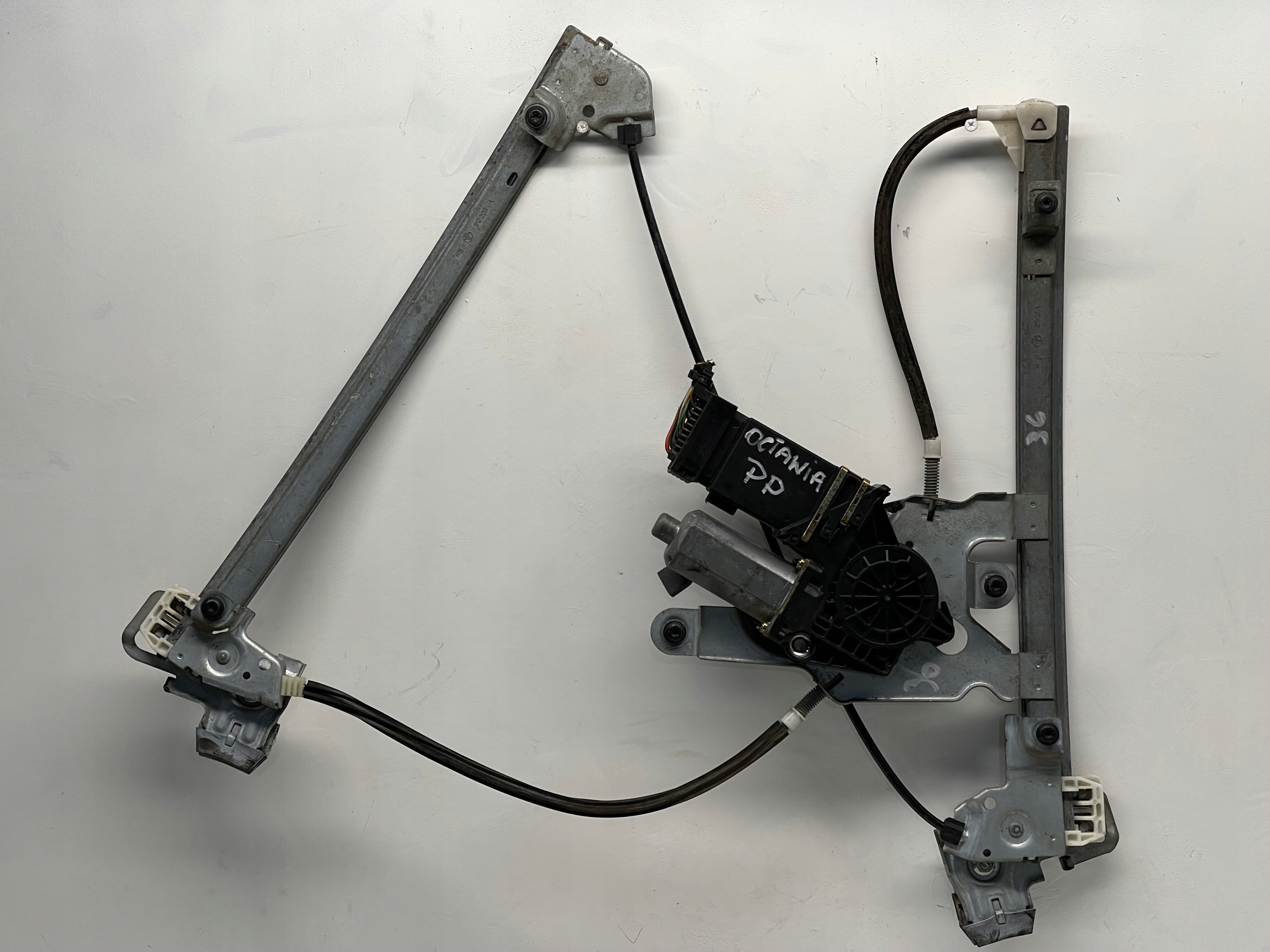 window regulator front right SKODA OCTAVIA and 1 1U0 101448203