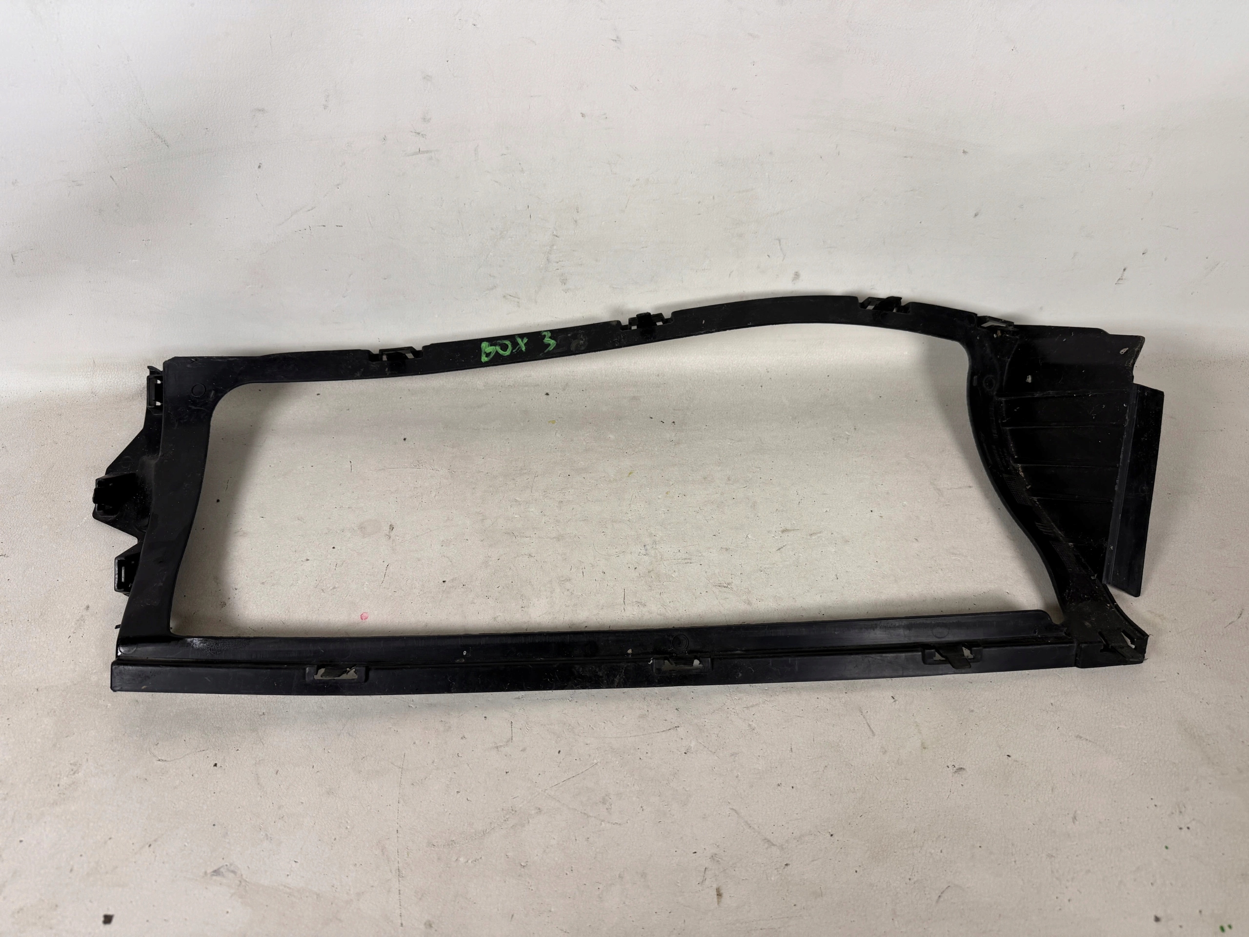 DACIA DUSTER 2 II frame grid central front 17- 628205876R