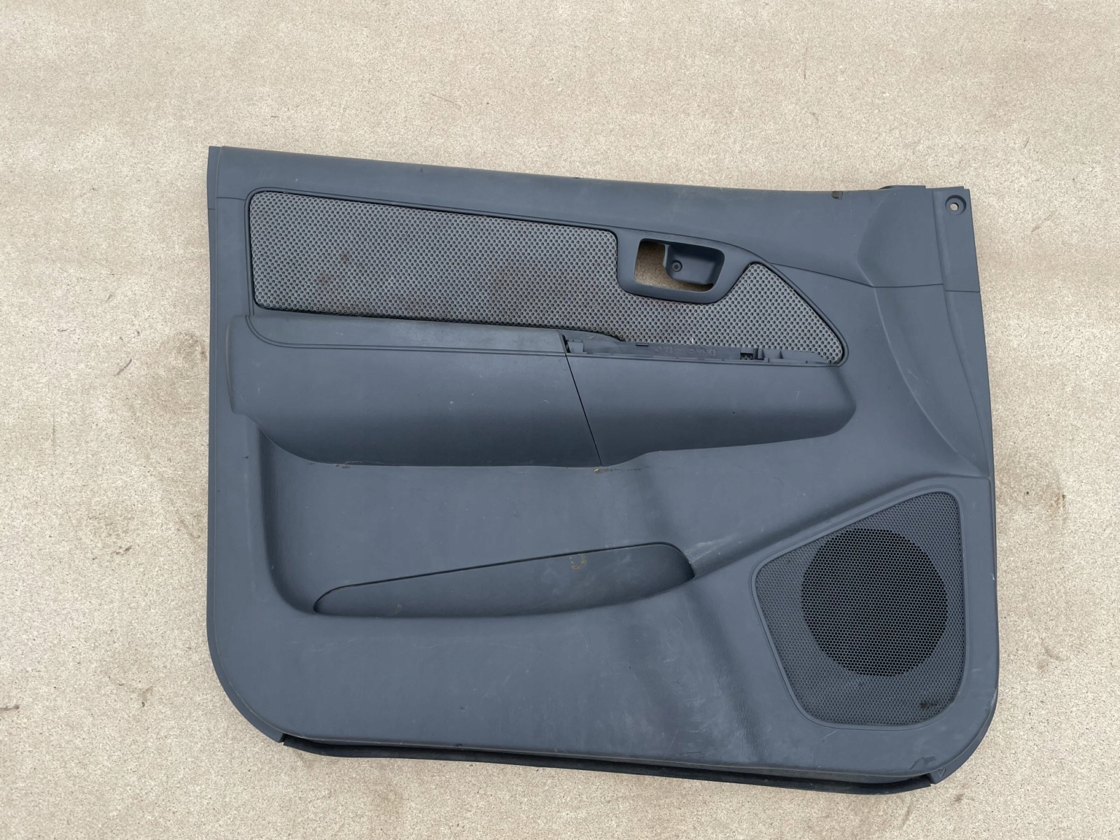 ОБШИВКА ДВЕРІ ПЕРЕД ЛІВИЙ TOYOTA HILUX ЄВРОПА