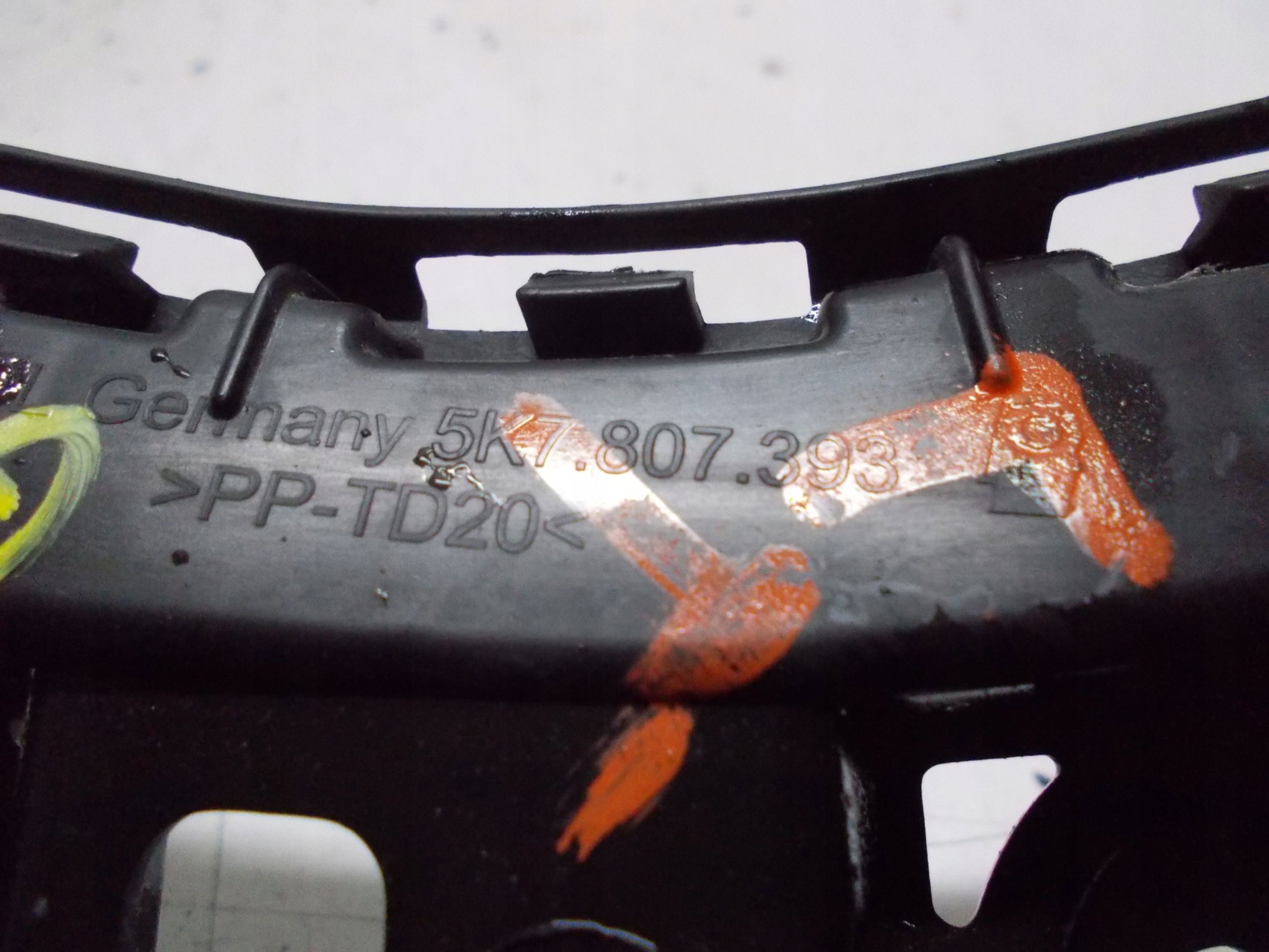 VW GOLF VI CABRIO 11R bumper bracket left 5K7807393