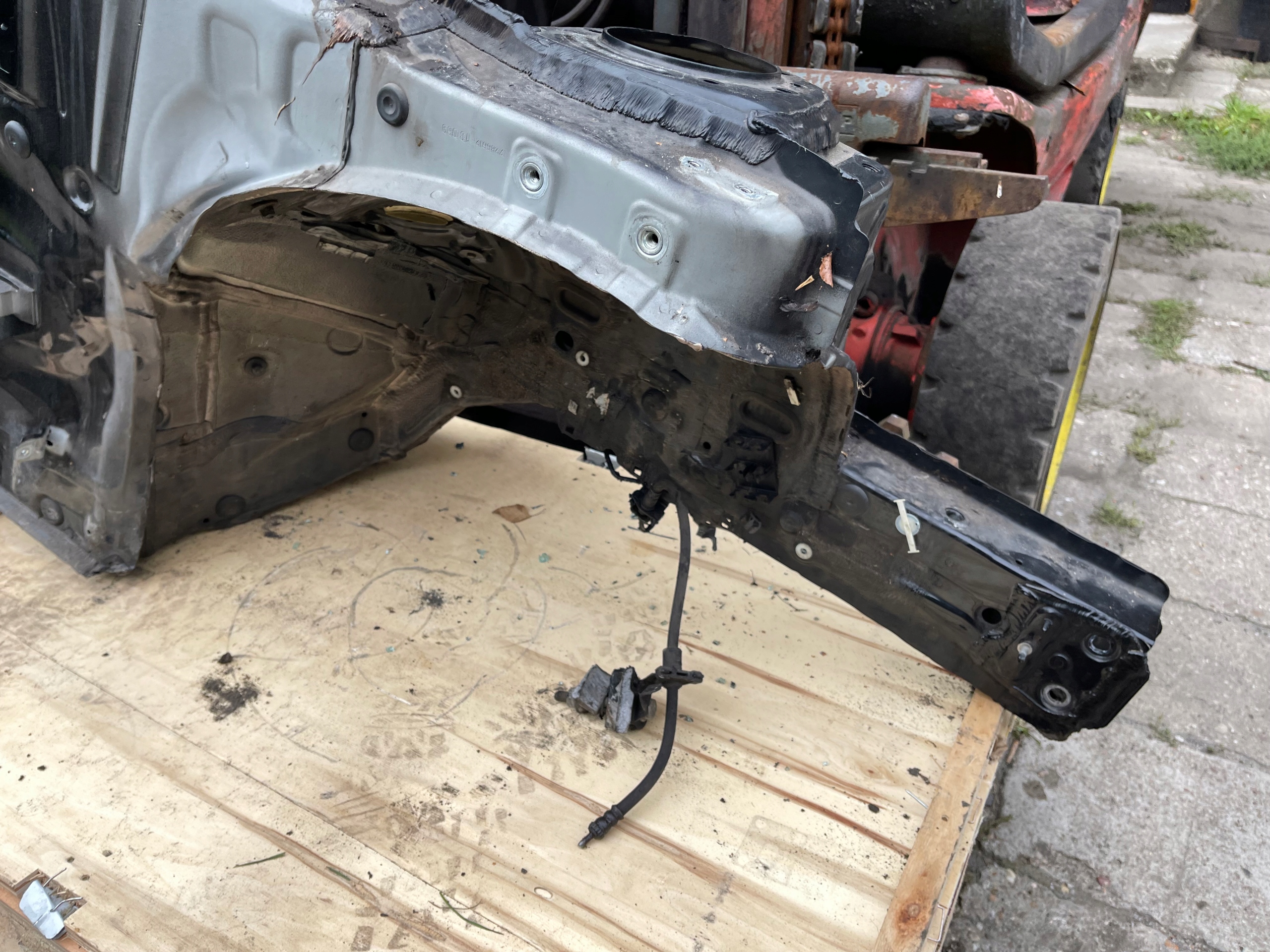 BMW F45 Active Tourer quarter right front 668