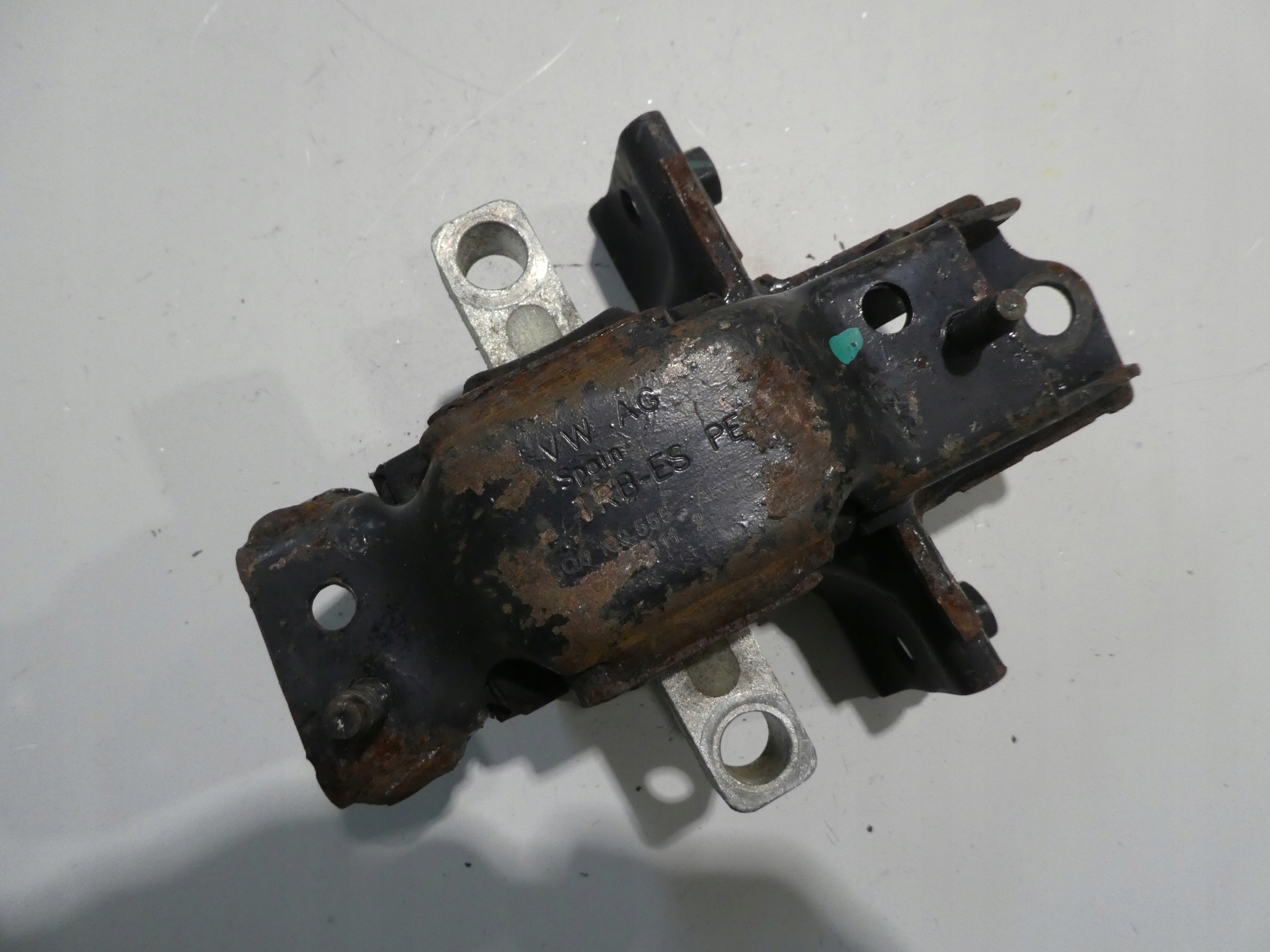 engine mount VW POLO 9N 6Q0199555AR