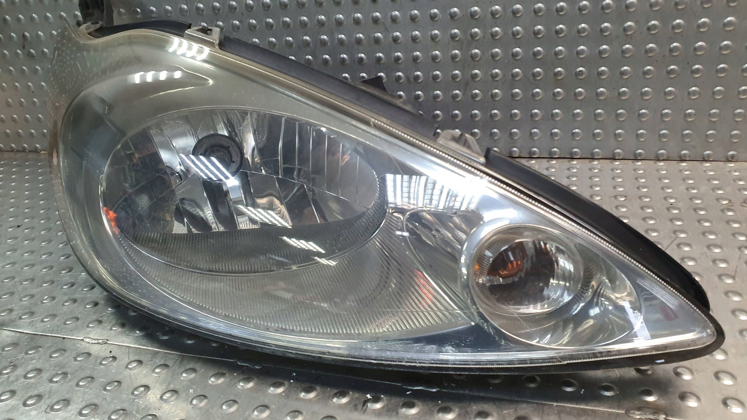 light front right FORD KA MK2 08