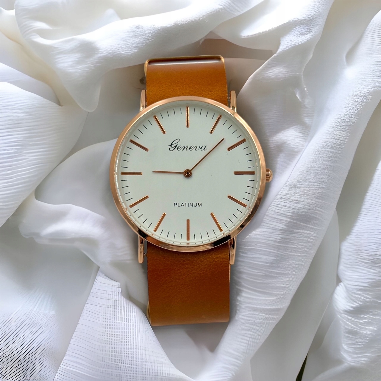 ZEGAREK DAMSKI GENEVA PLATINUM JASNY BRĄZ Kształt koperty okrągła