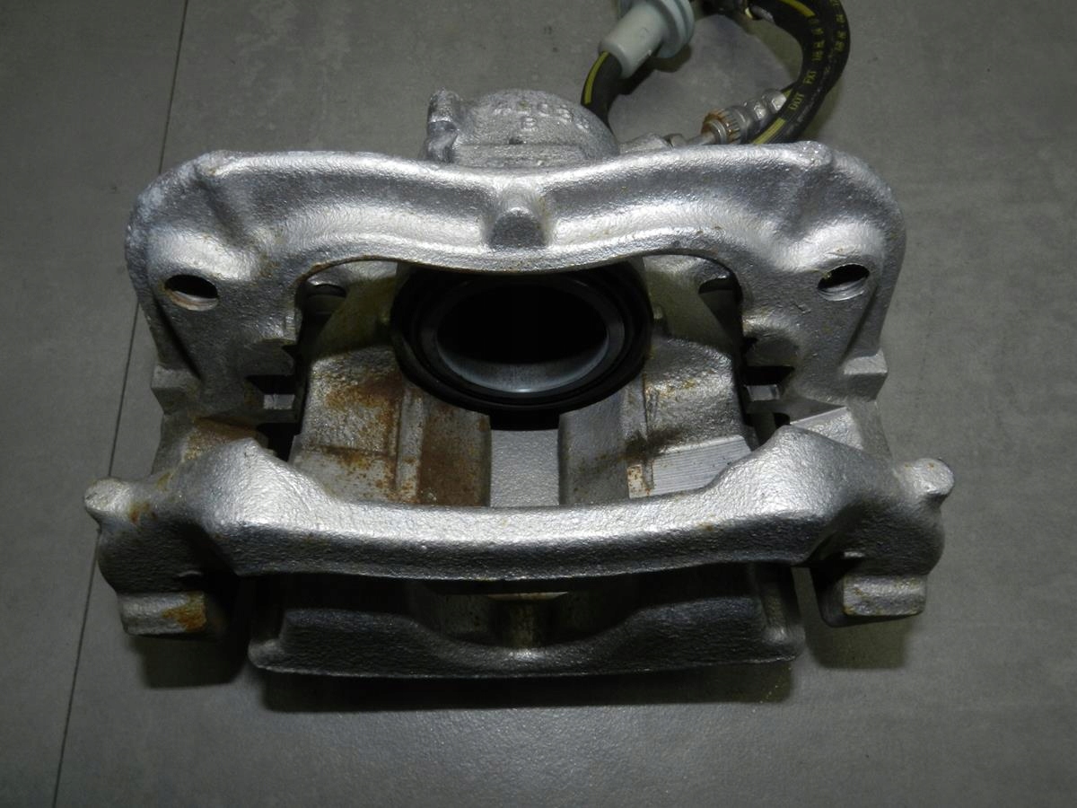 BMW X1 F48 2.0 d caliper right front 6860266 49038B