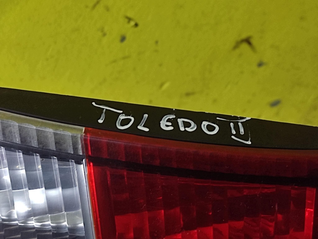 SEAT TOLEDO II couverture du capot arrière 1M5945225D