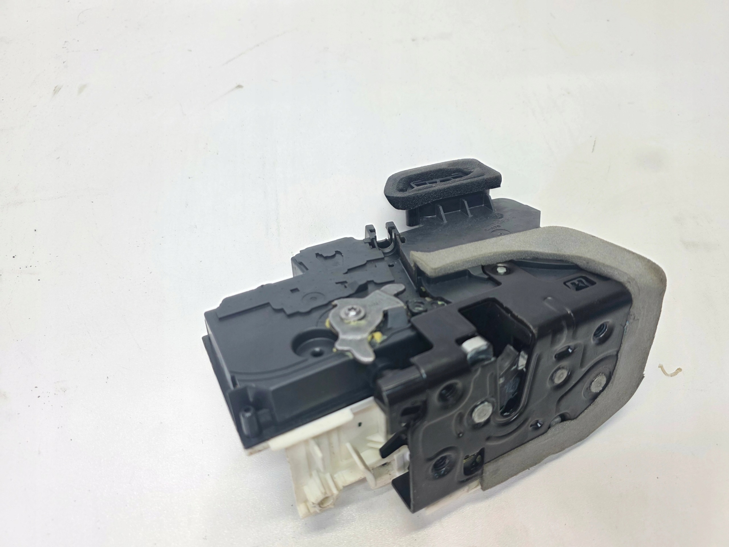 lock door right rear part AUDI A6 C8 4K0839016Q 9 PIN