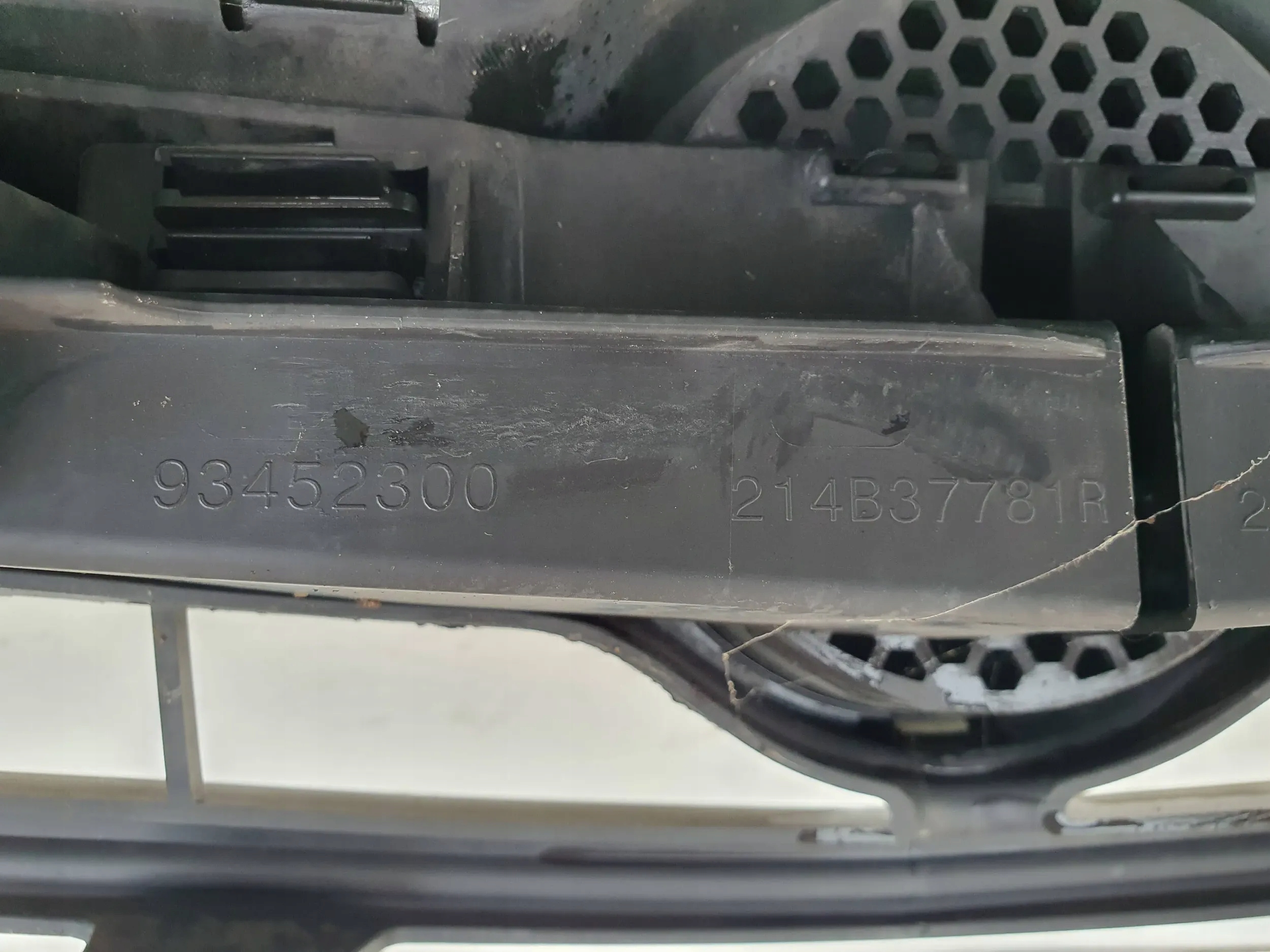 opel Vivaro II 93452299 решетка радиатора