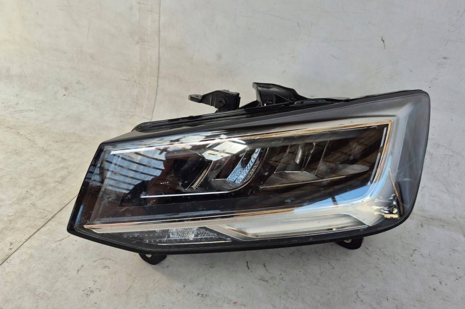 AUDI Q2 81A LIFT 20- light left front front FULL LED 81A941011C
