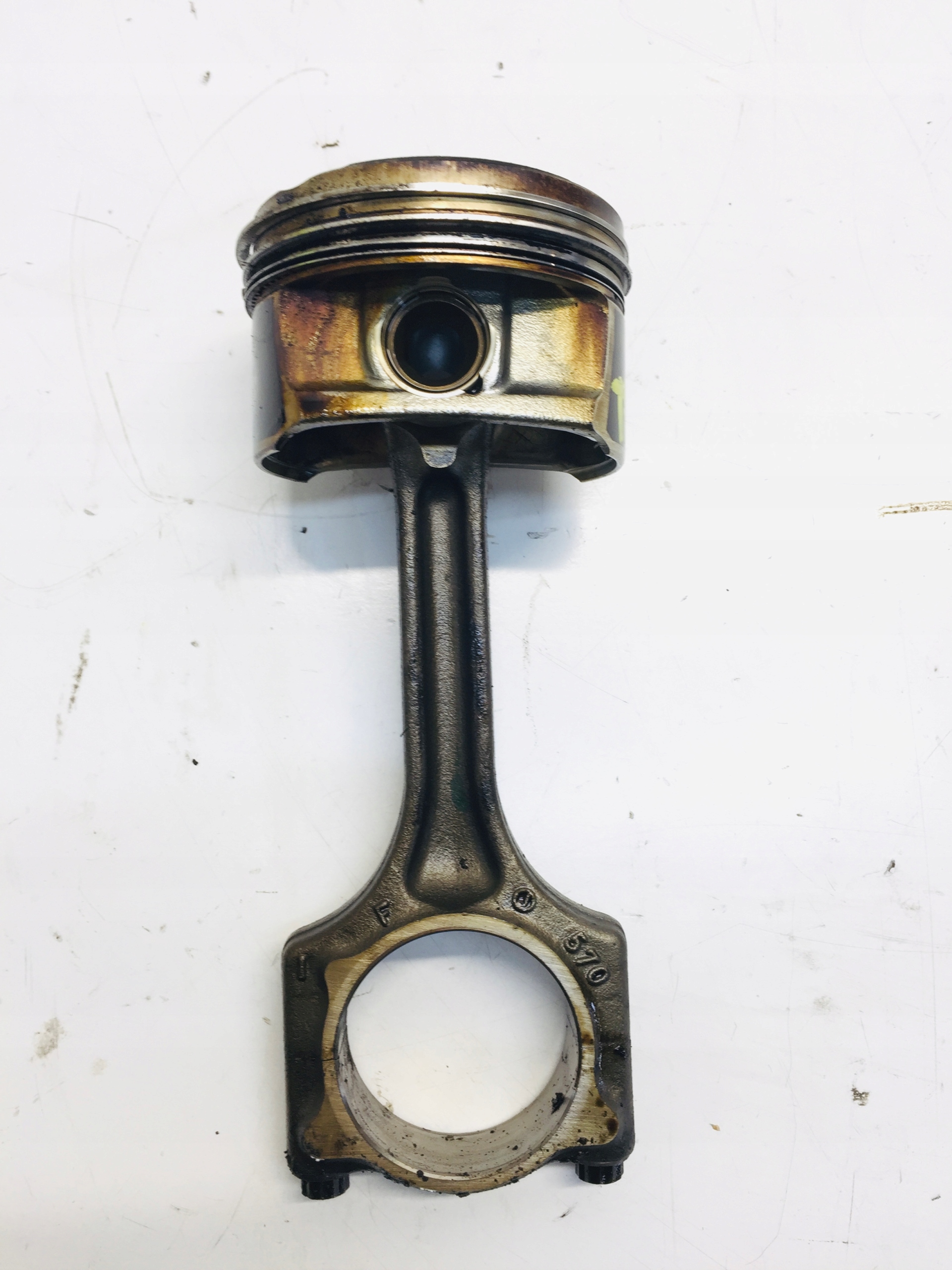 1,6 - ПОРШЕНЬ ШАТУН PEUGEOT CITROEN 1.6 THP TURBO 5F02