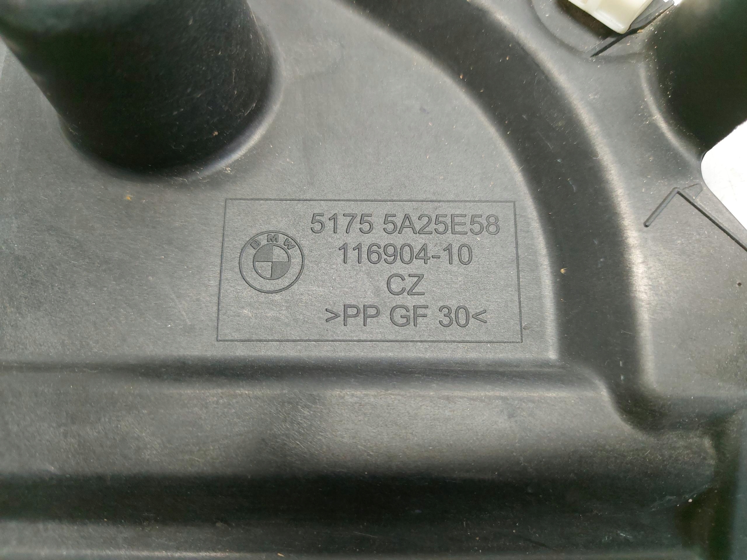 BMW 5 G60 530E x-drive kryt předek pravá 5A25E58