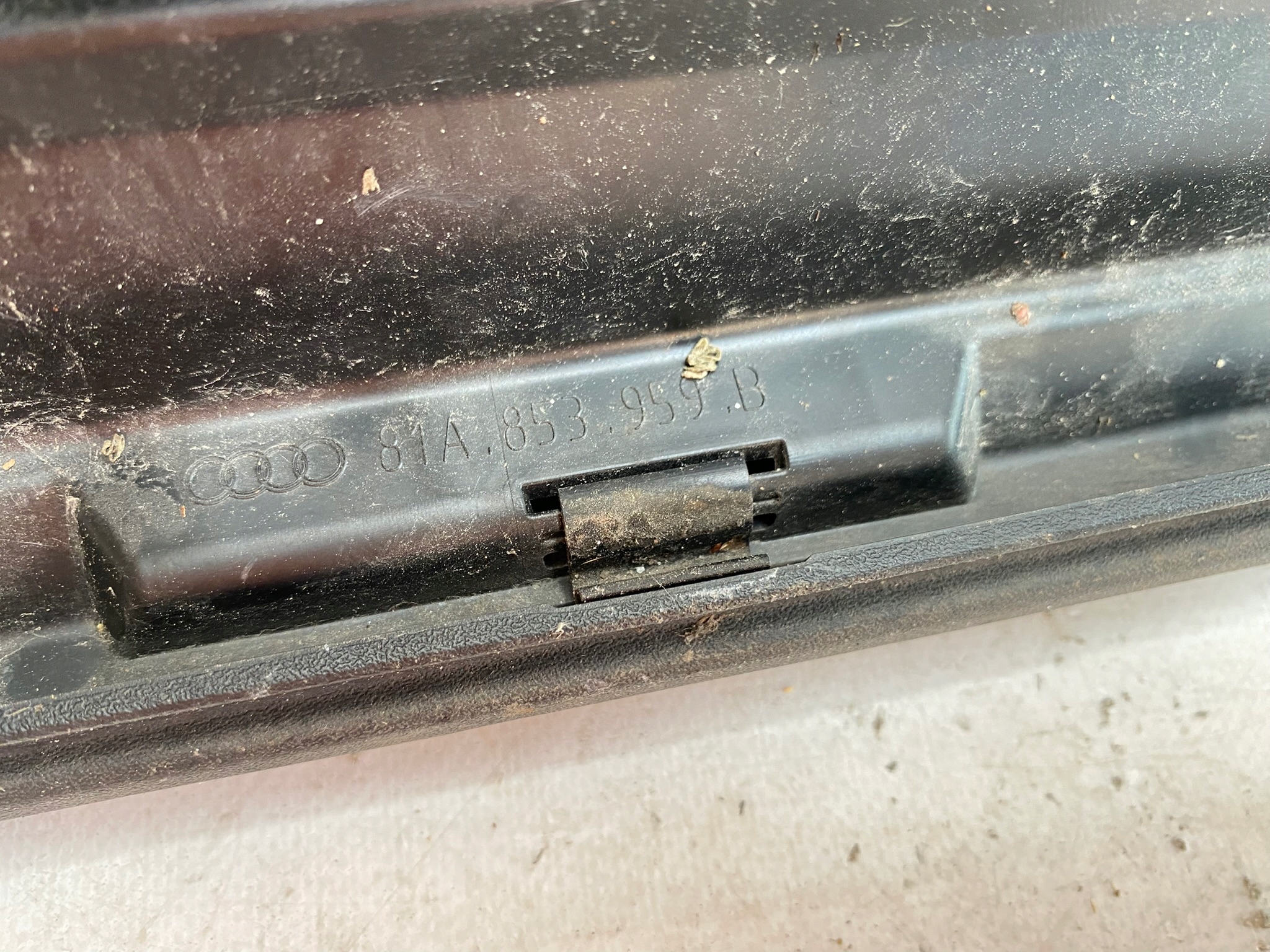 AUDI Q2 81A S-LINE 16- moulding door front left 81A853959B