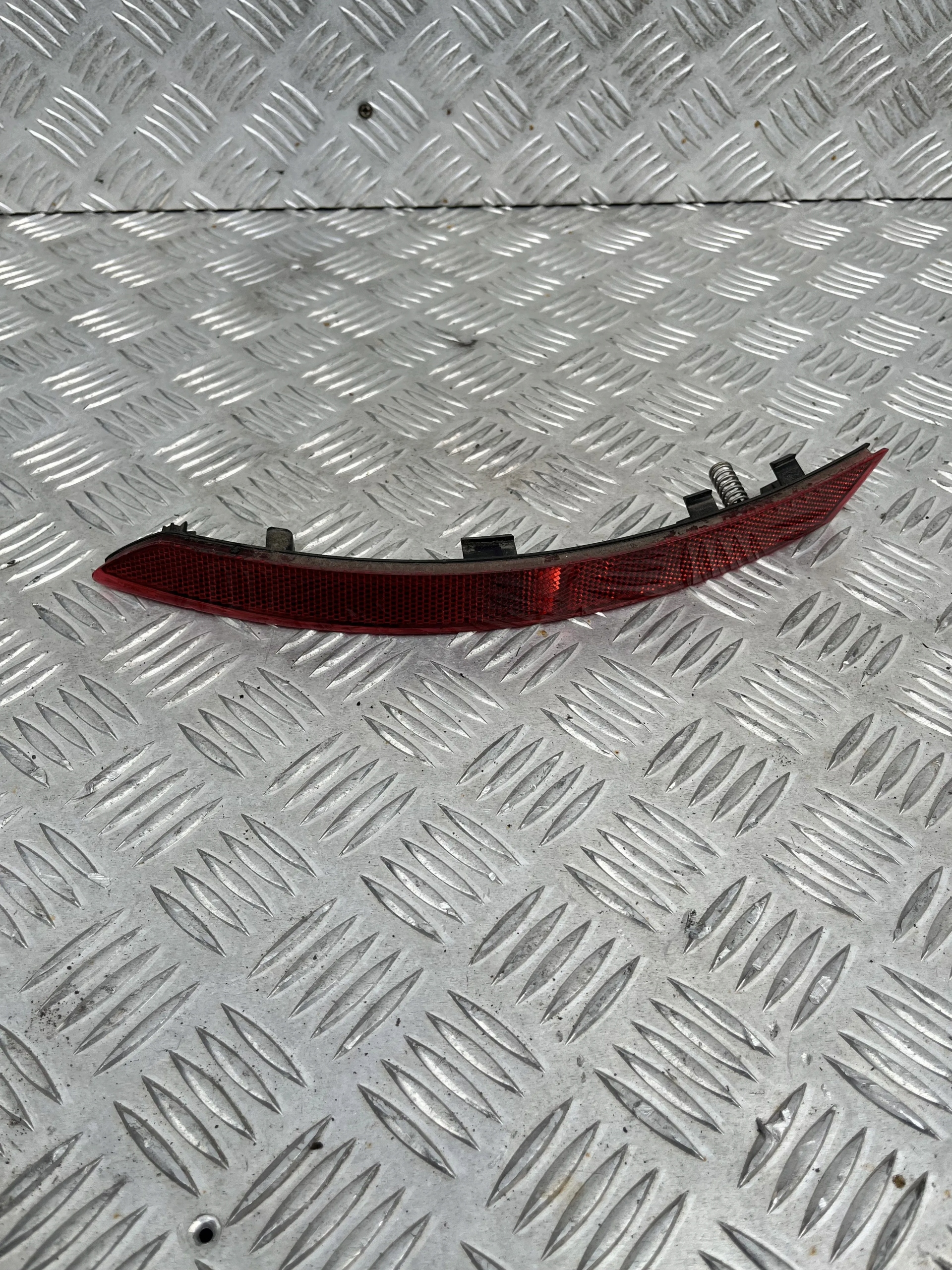 ODBLASK ZDERZAKA TYŁ LEWY AUDI A4 B9 15- 8W0945105D