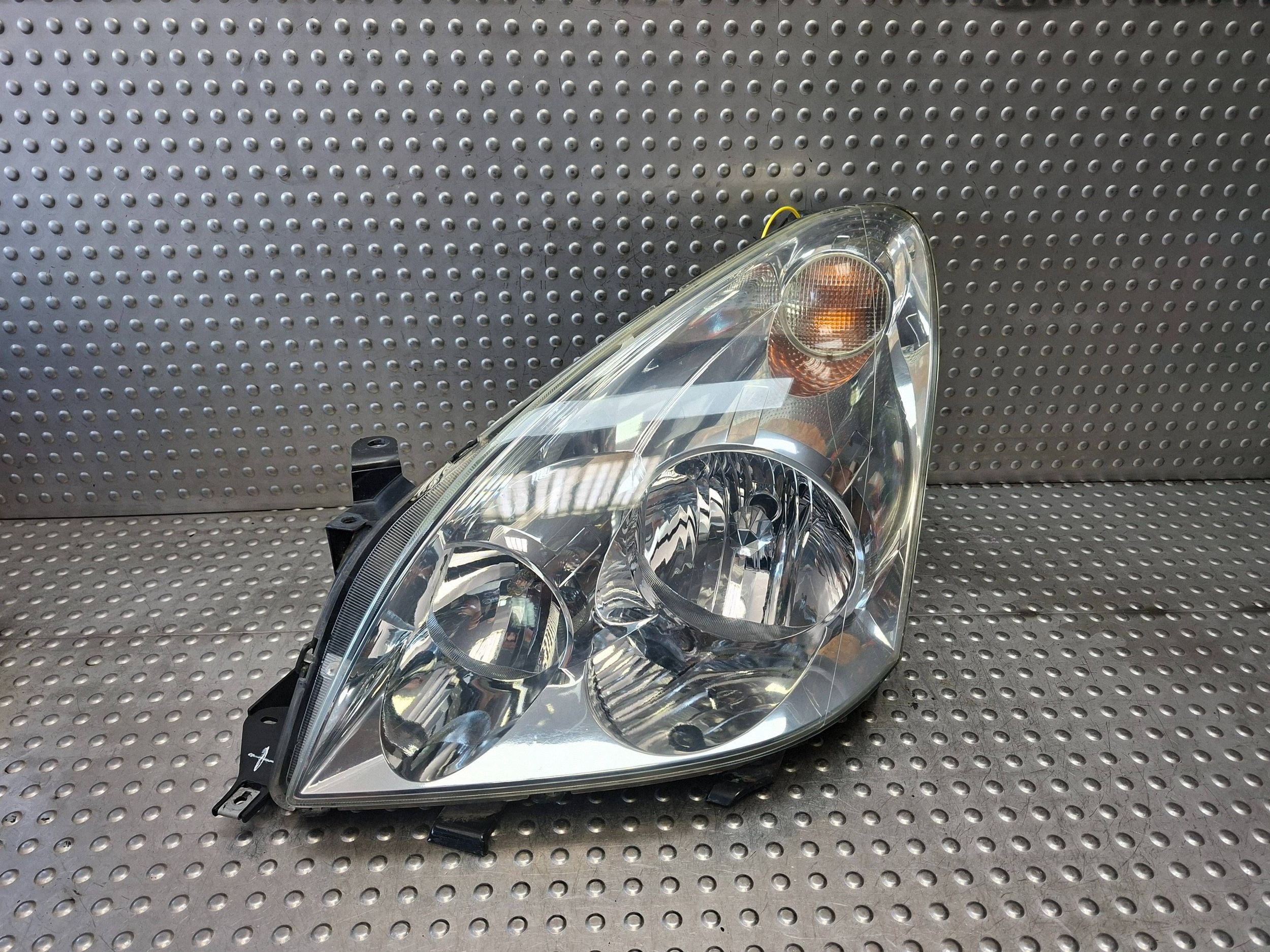 light front left TOYOTA COROLLA VERSO 04- EU
