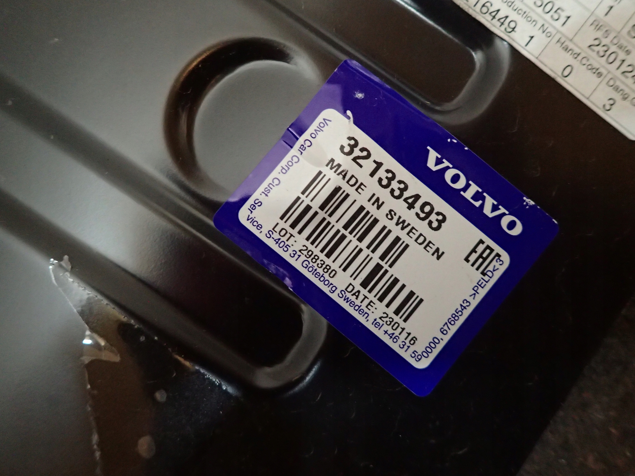 PAS TYŁ VOLVO V60 II 2 18- Producent części Volvo OE