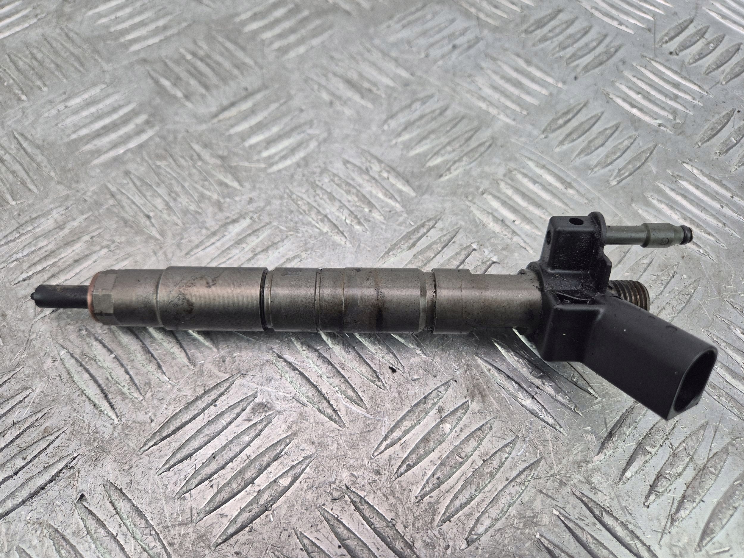 BMW 5 E60 E61 520d injector 7797877 N47D20A