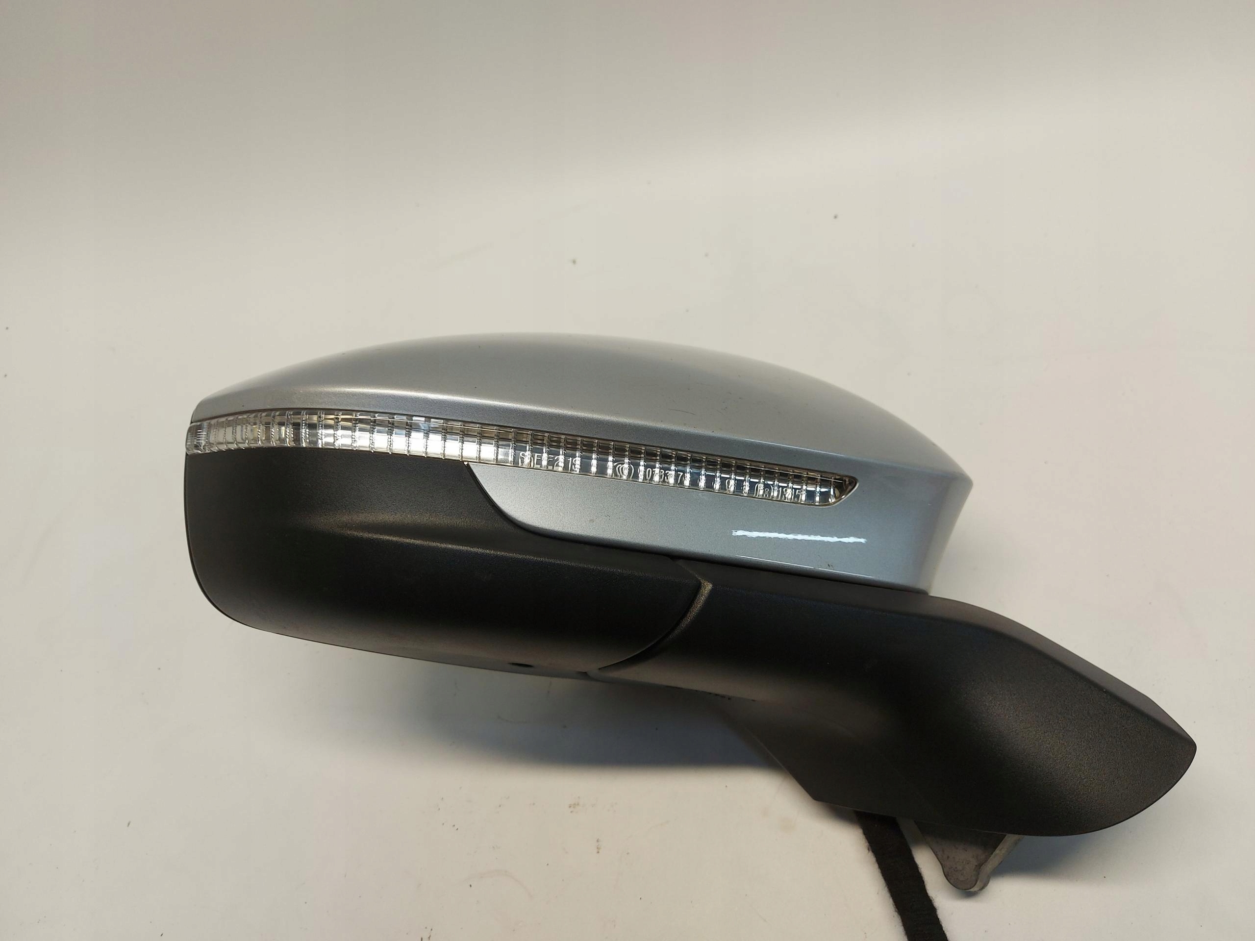 VW ID4 11A , 2024r SUV 5D mirror right front 8PIN RHD