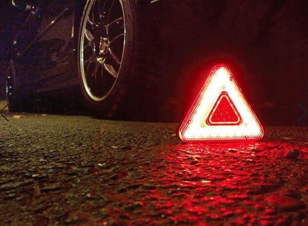 LAMPKA AWARYJNA OSTRZEGAWCZA TRÓJKĄT FLARA 42818