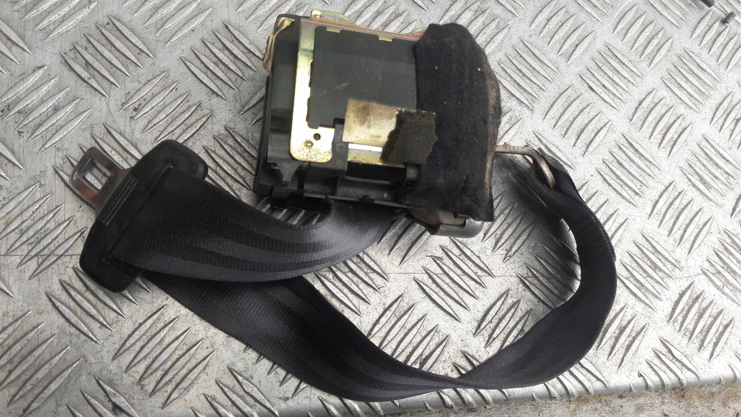 VW PASSAT B5 Gurten Sicherheits links heck 3B9857806D