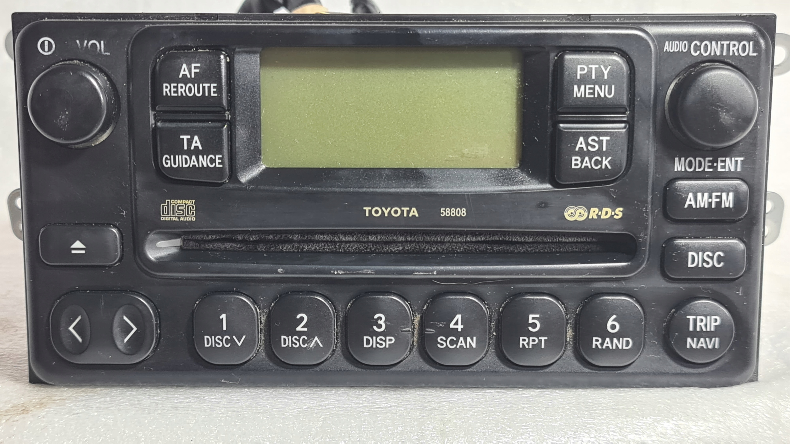 РАДИО TOYOTA AVENSIS VERSO RAV 86120-44080 ОРИГИНАЛ.