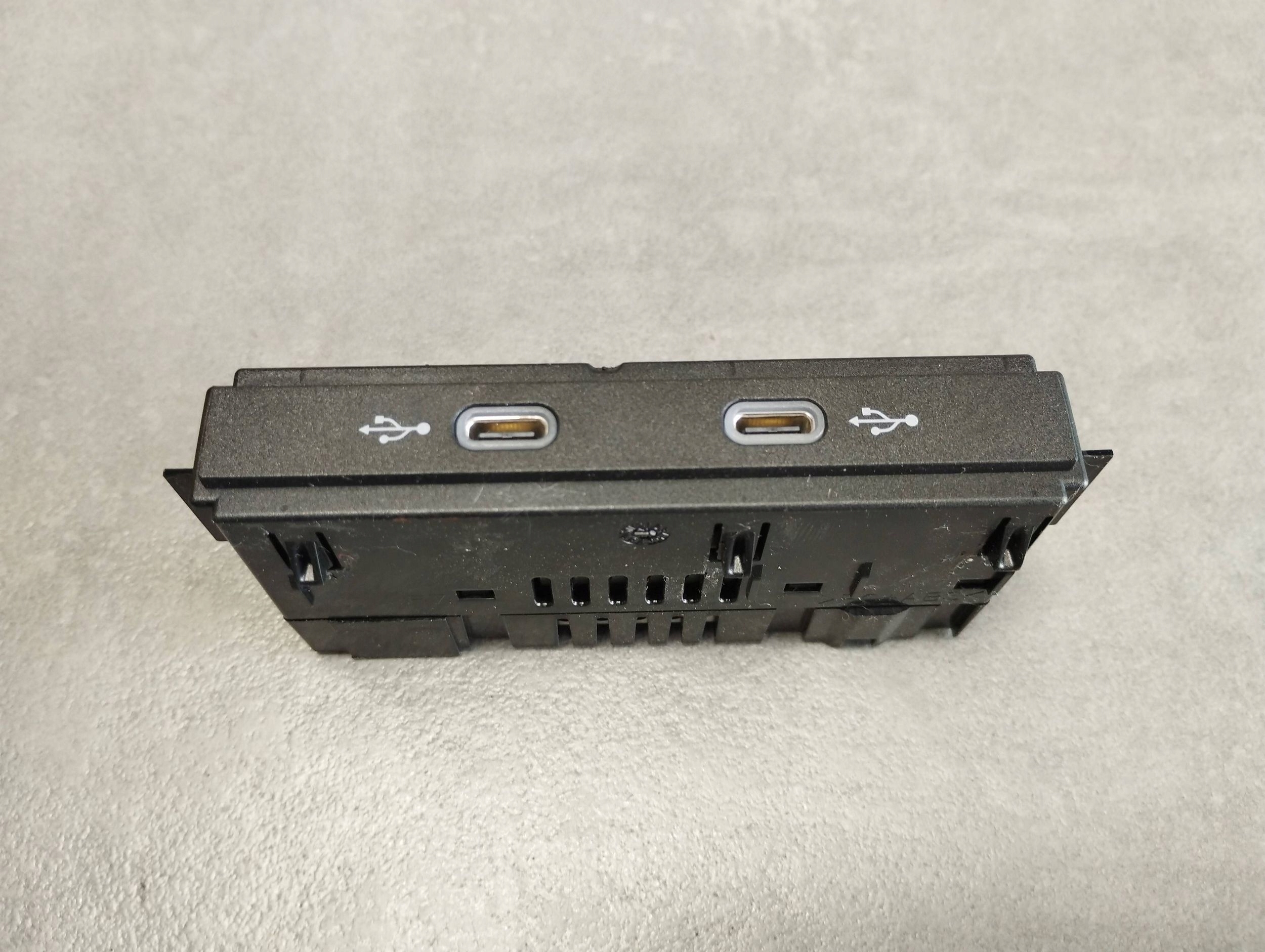 Seat Leon IV 2024 ZLACZE adapter USB 5NA035736