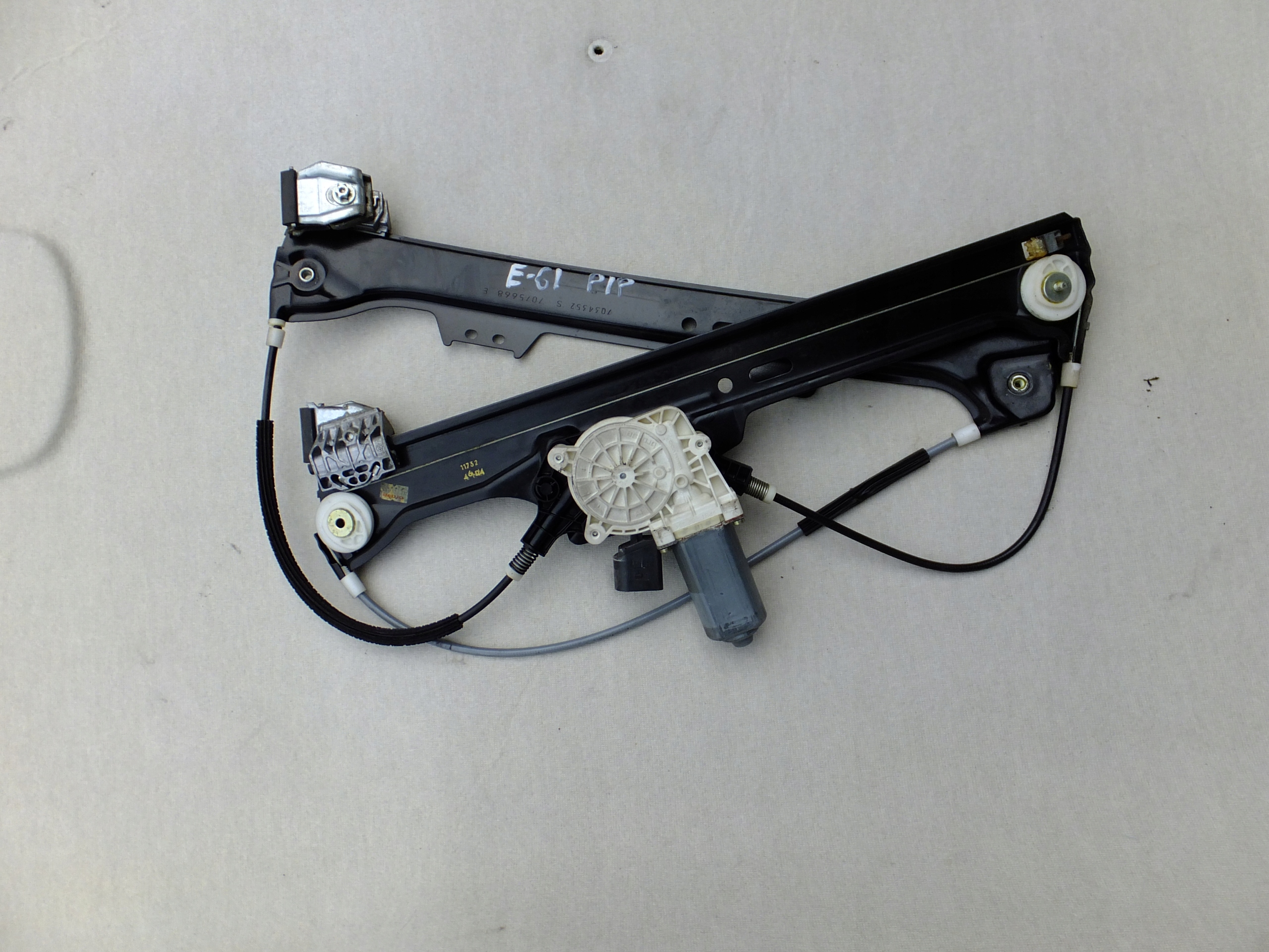 window regulator right front bmw e60 e61 7075668