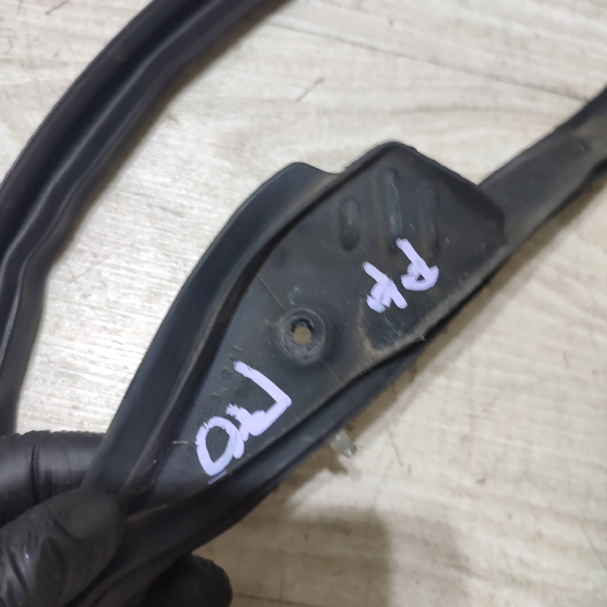 gasket door przednich front right Suzuki Vitara (LY)