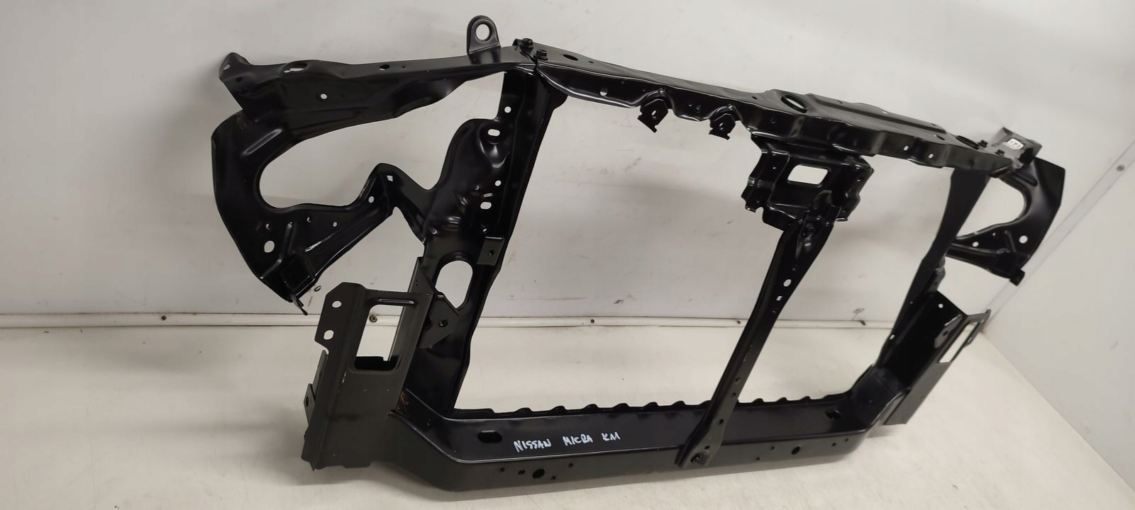 support panel for radiators pillar iron Nissan Micra K11