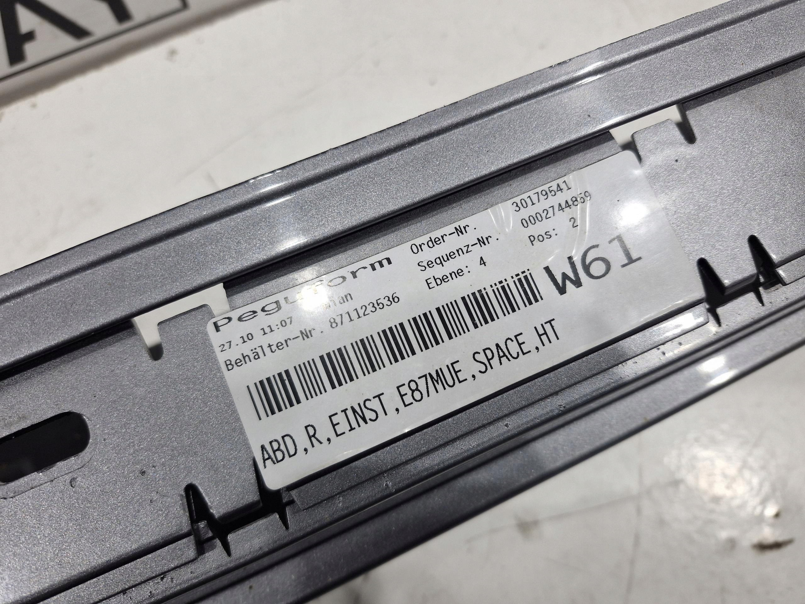 BMW E87 moulding cap threshold right A52
