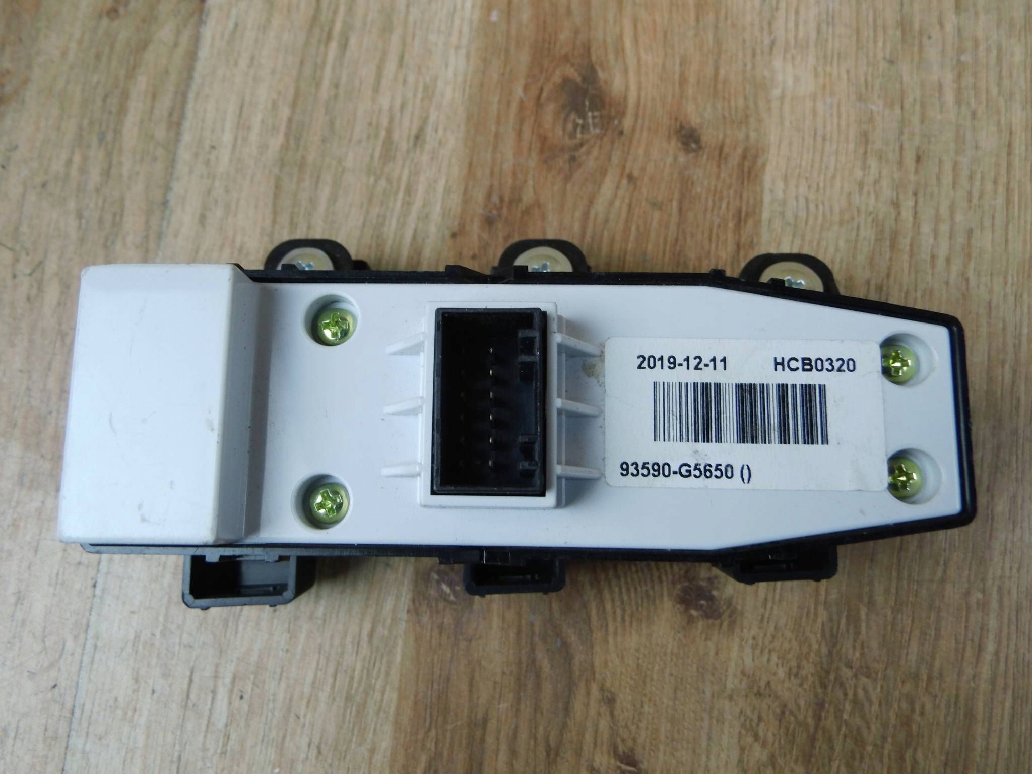KIA Niro panel window control switch right front front 93590-G5650