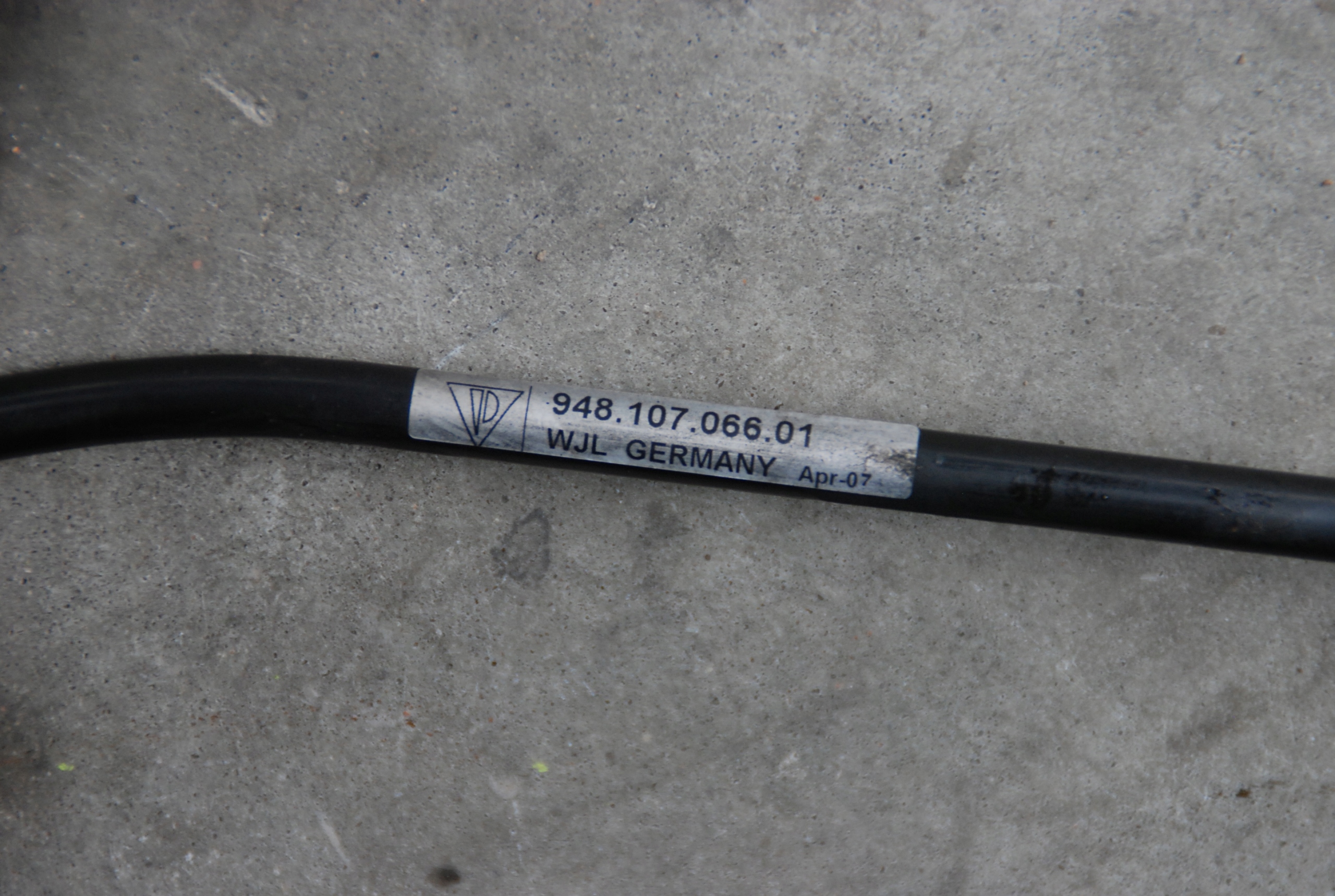 PORSCHE CAYENNE 4 8 BAGNET OLEJU 94810706601 Part manufacturer Porsche OE