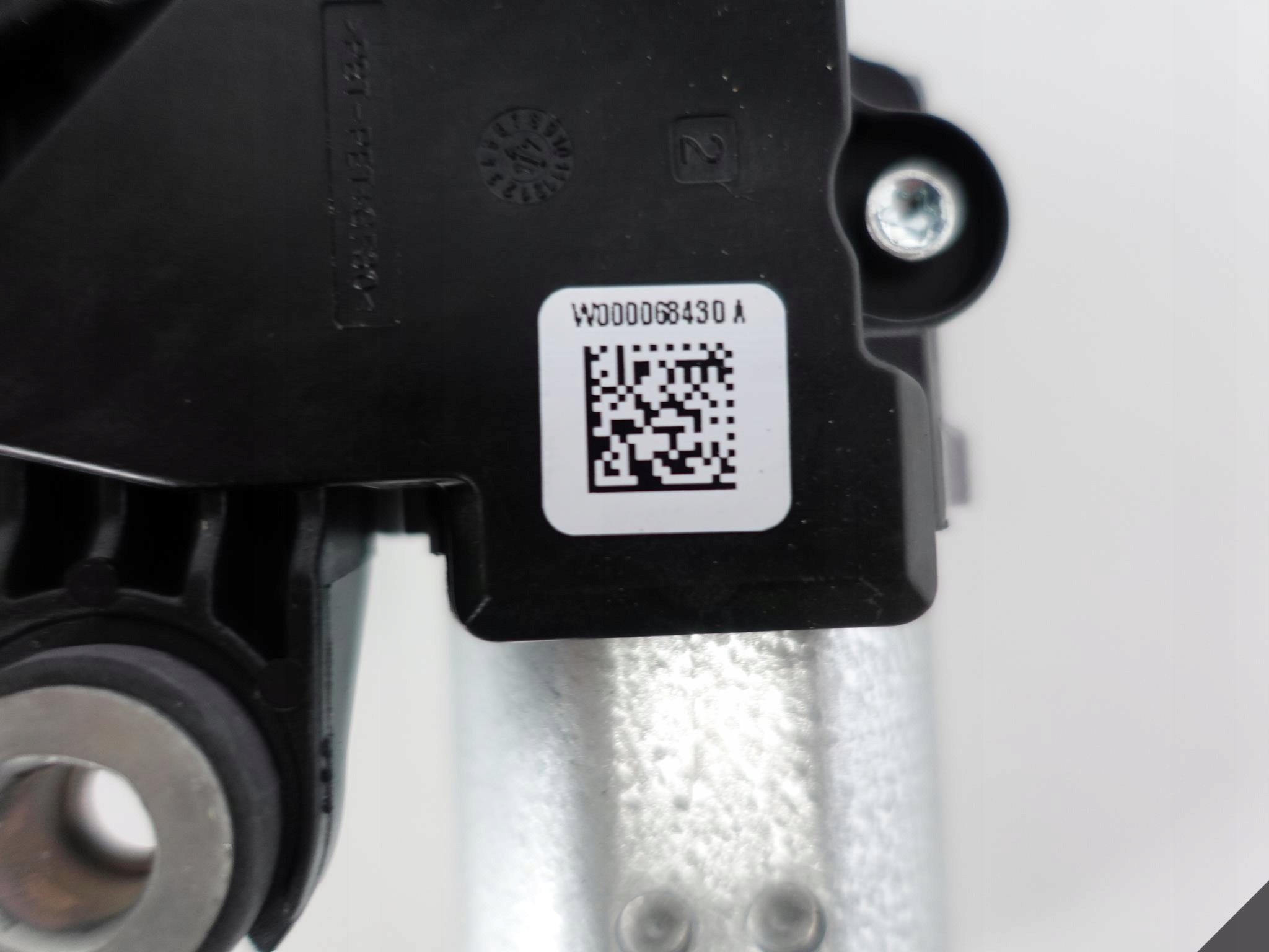 MERCEDES GLC X253 213 engine wiper arm rear part