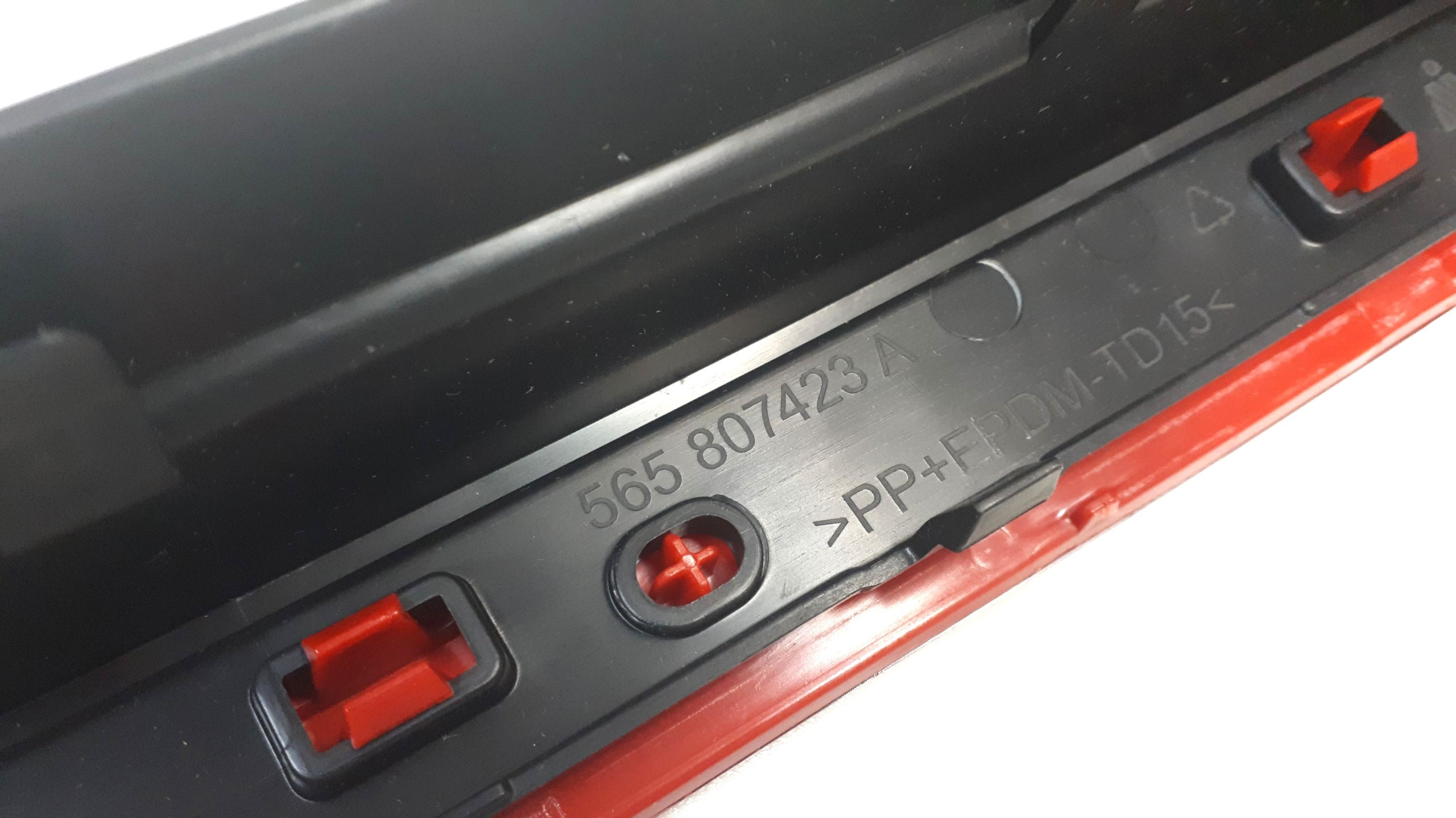 LISTWA OCHRONNA ZDERZAKA TYŁ KODIAQ ORG 565807423A Kolor czerwony