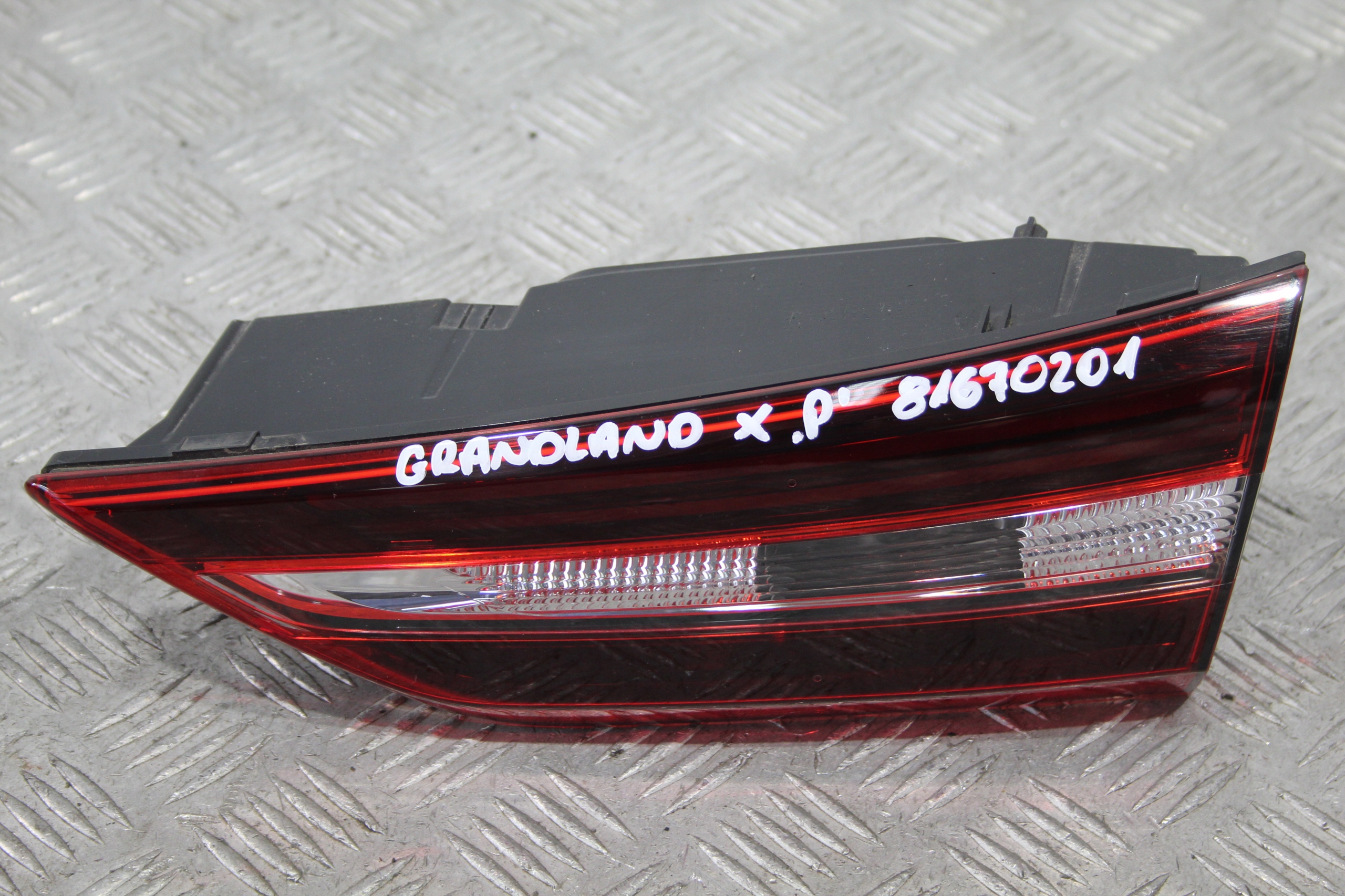 light right rear part OPEL GRANDLAND X 81670201