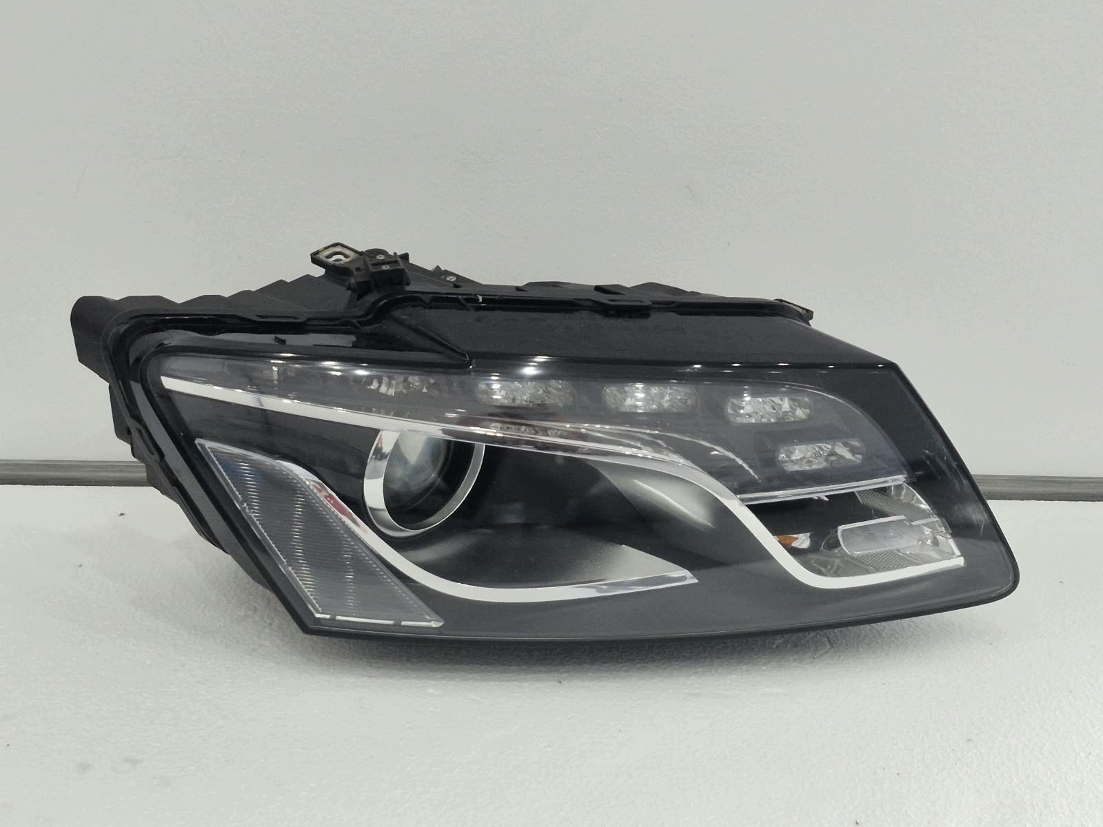 light right Audi Q5 8R Bi-Xenon LED 2011