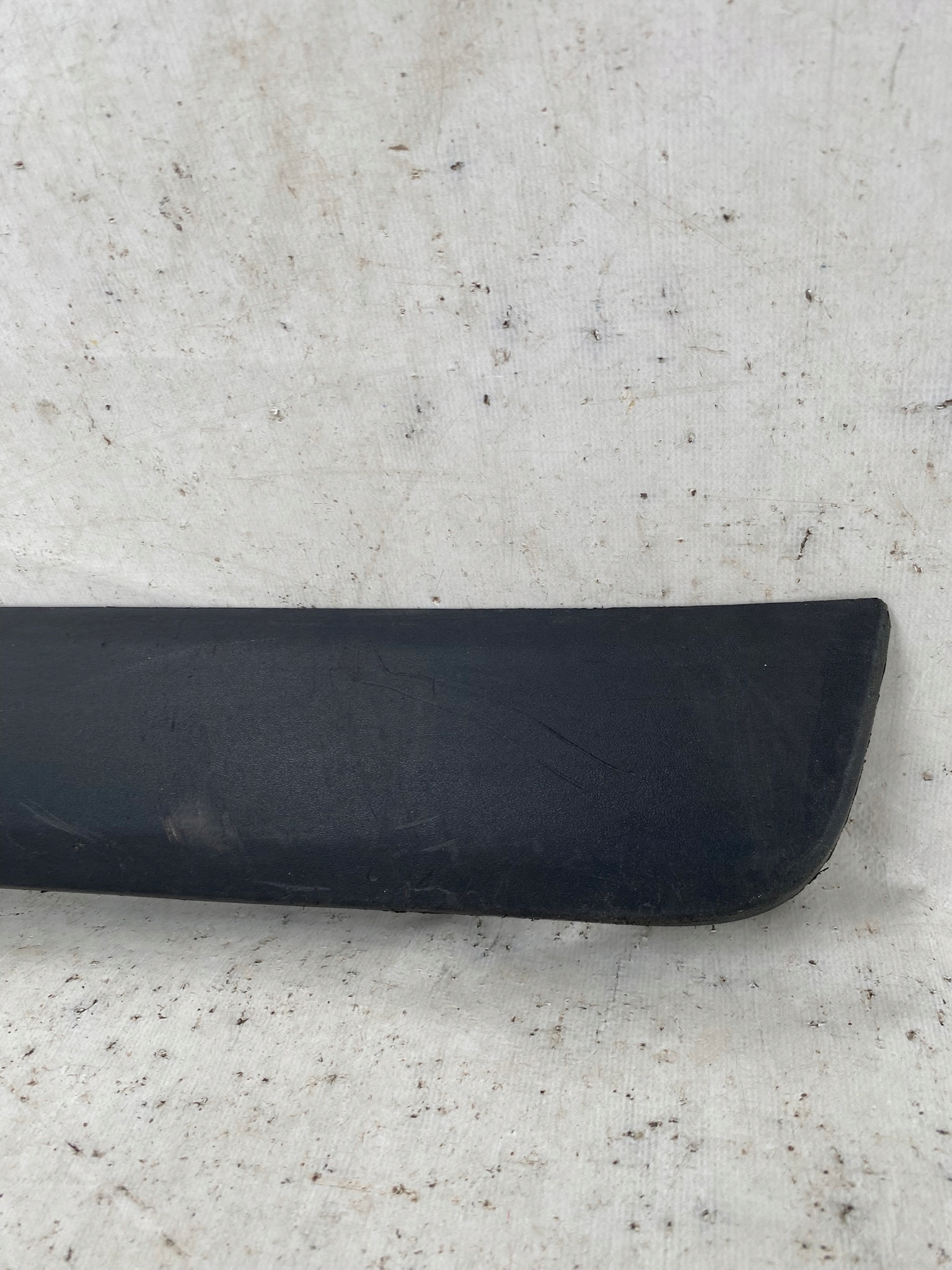 VOLVO XC60 and 08- moulding door right front front 31294844